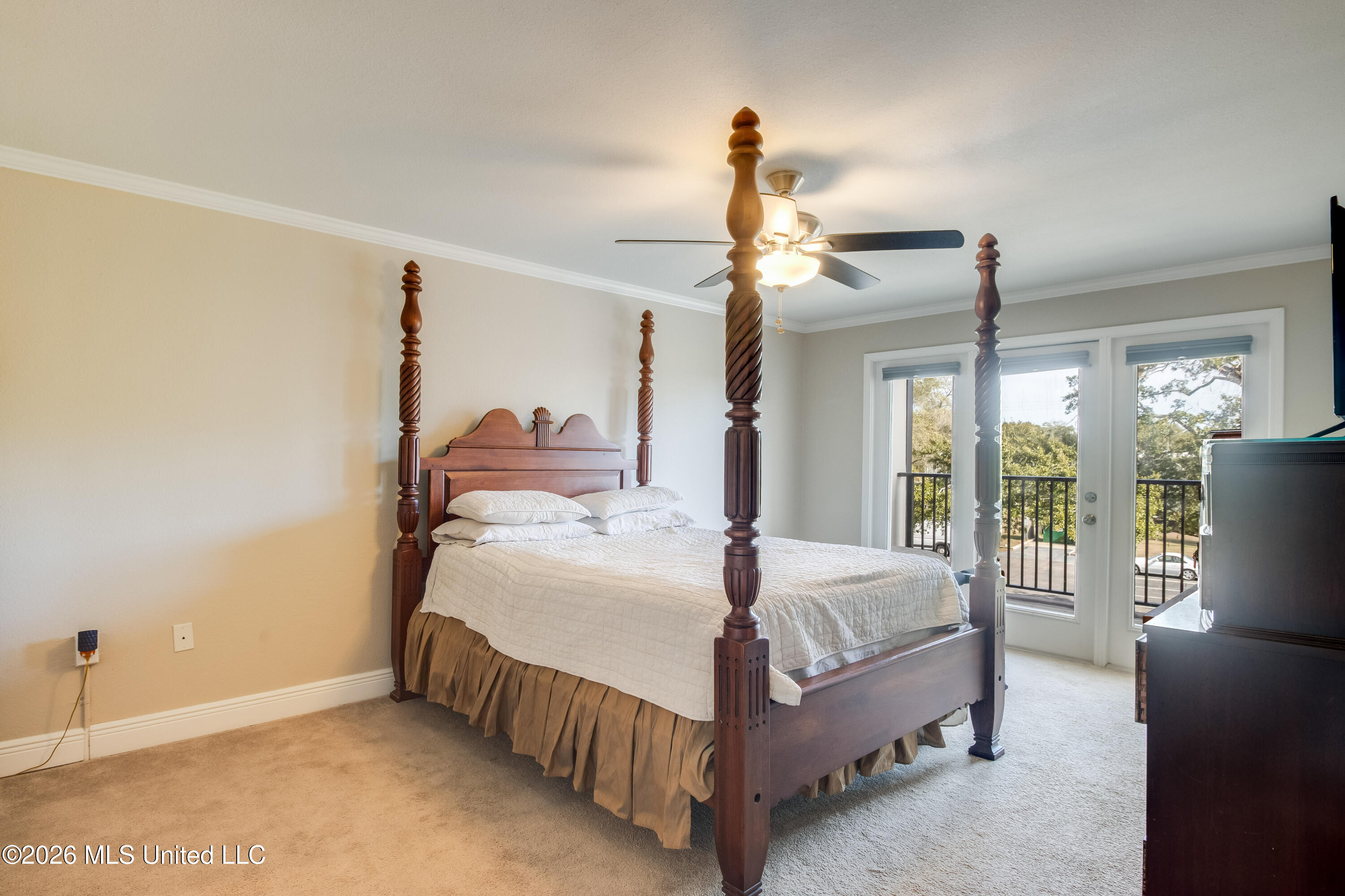 2046 Beach Boulevard Property Photo 9