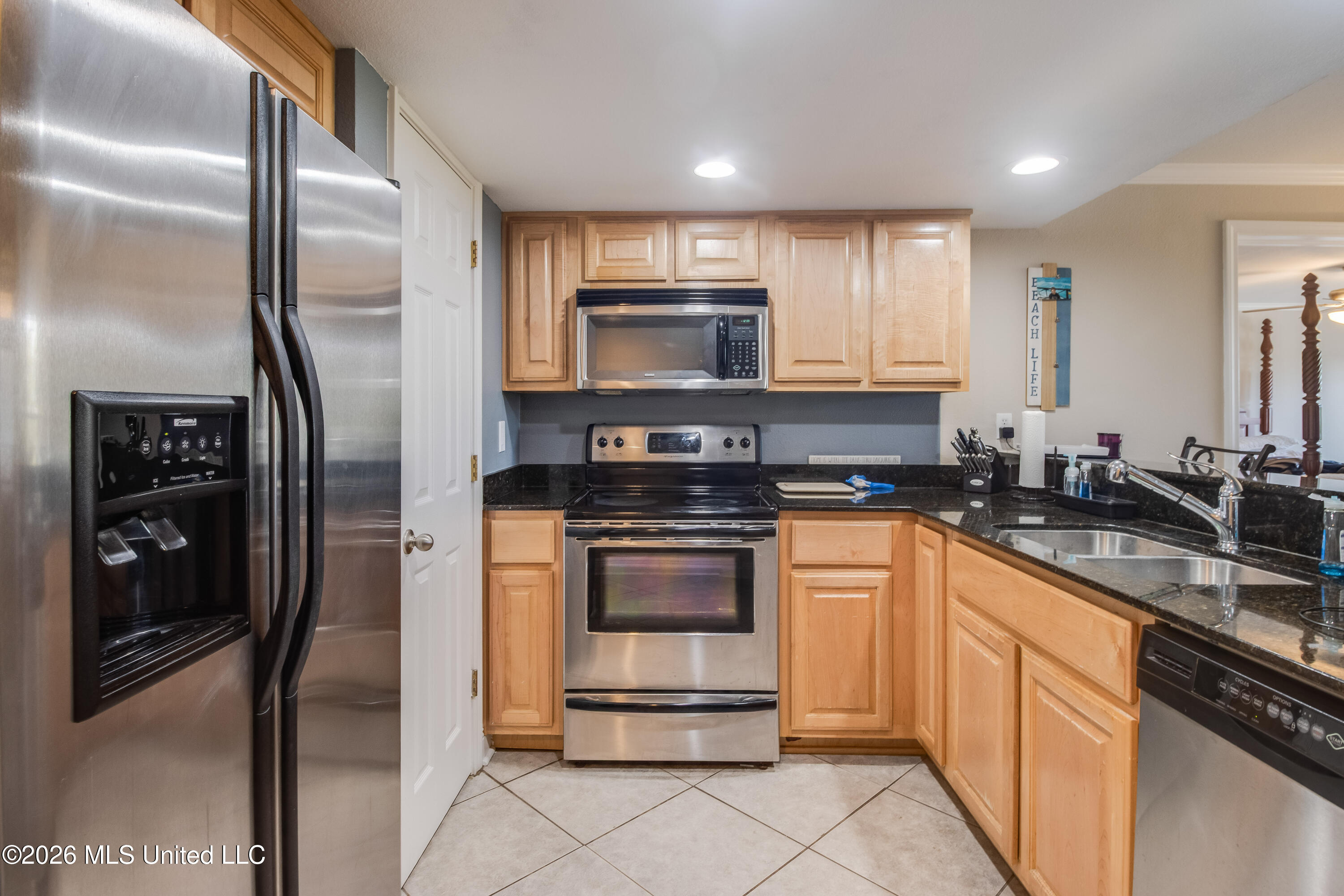 2046 Beach Boulevard Property Photo 12