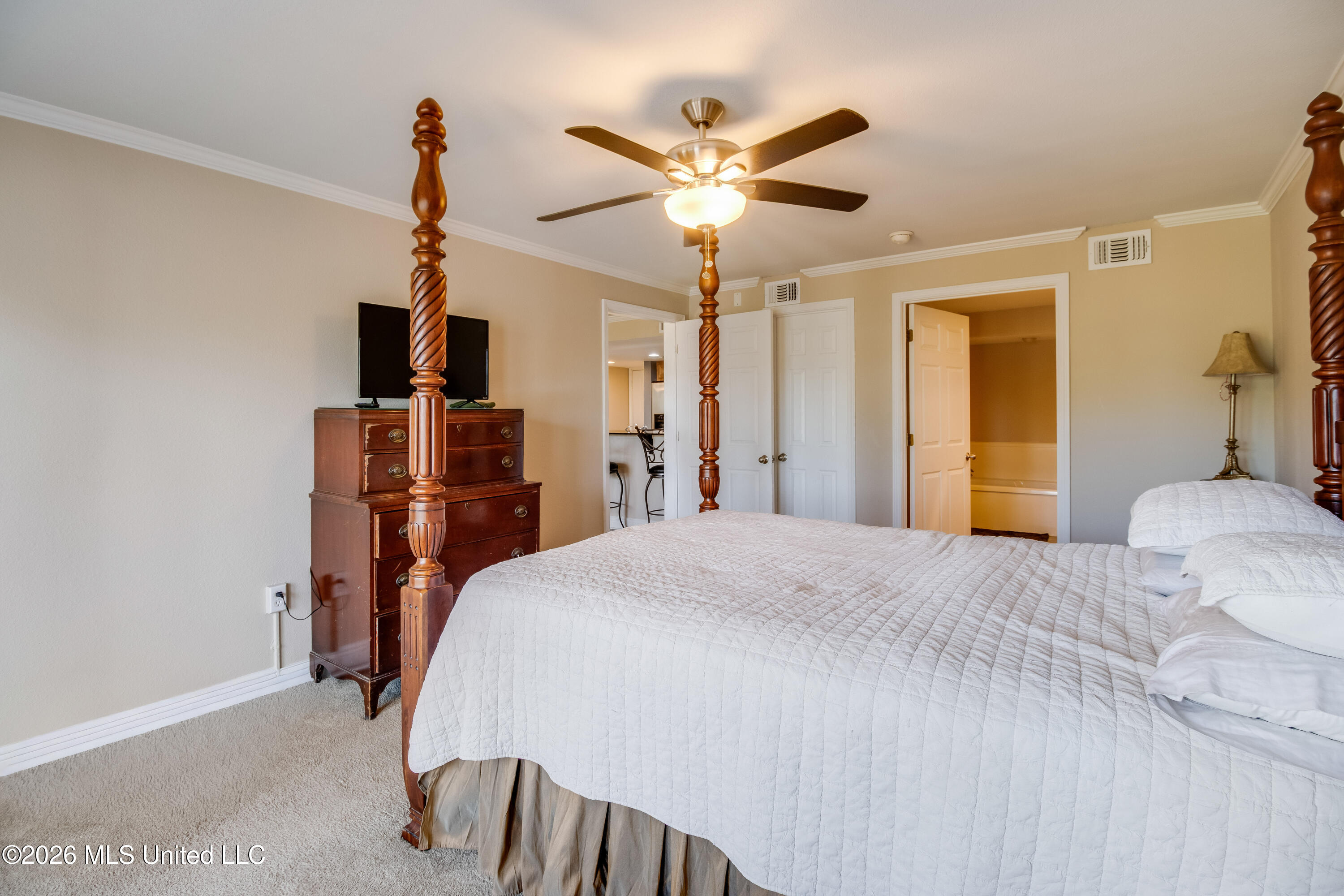 2046 Beach Boulevard Property Photo 14