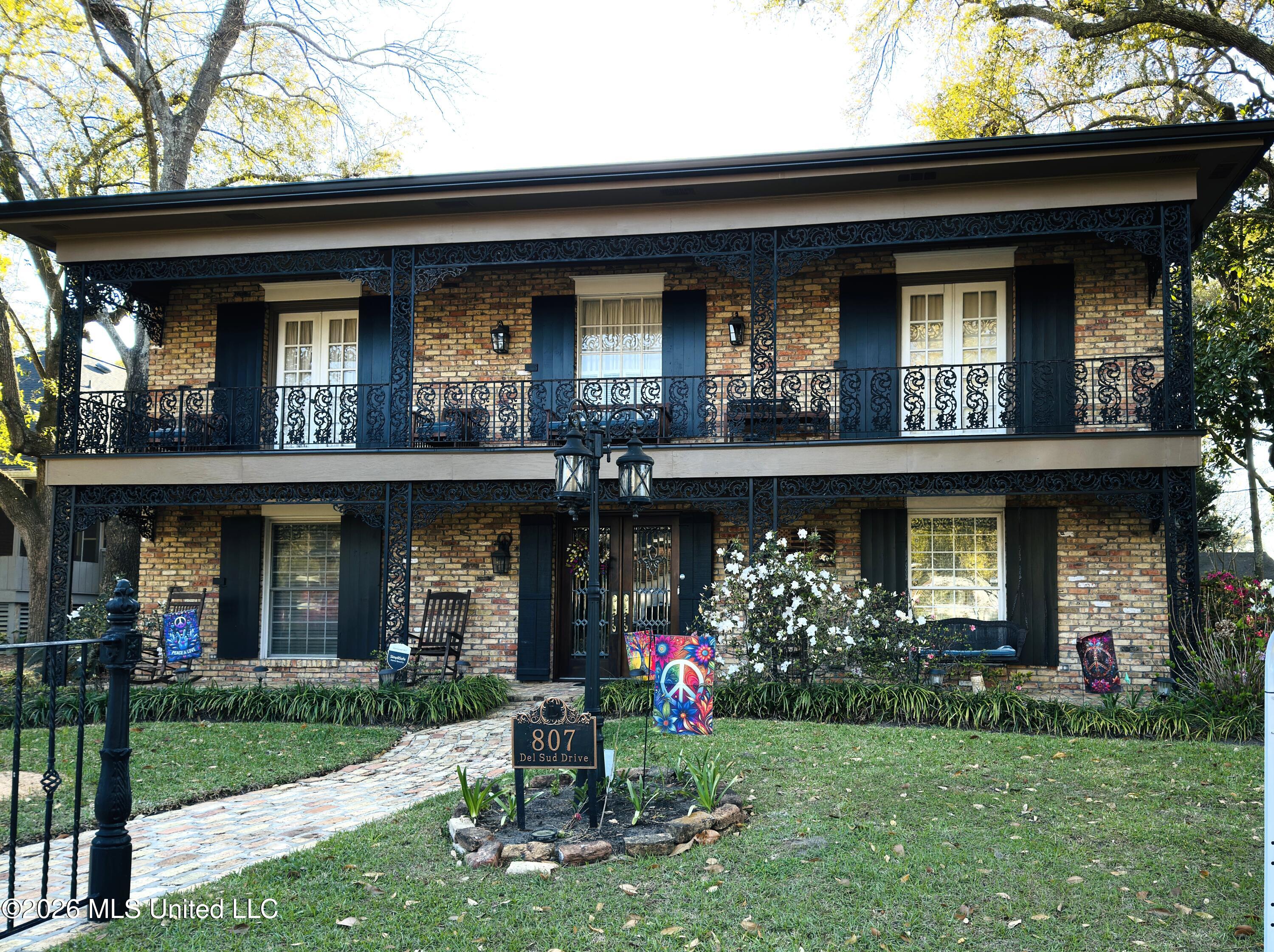 807 Del Sud Drive