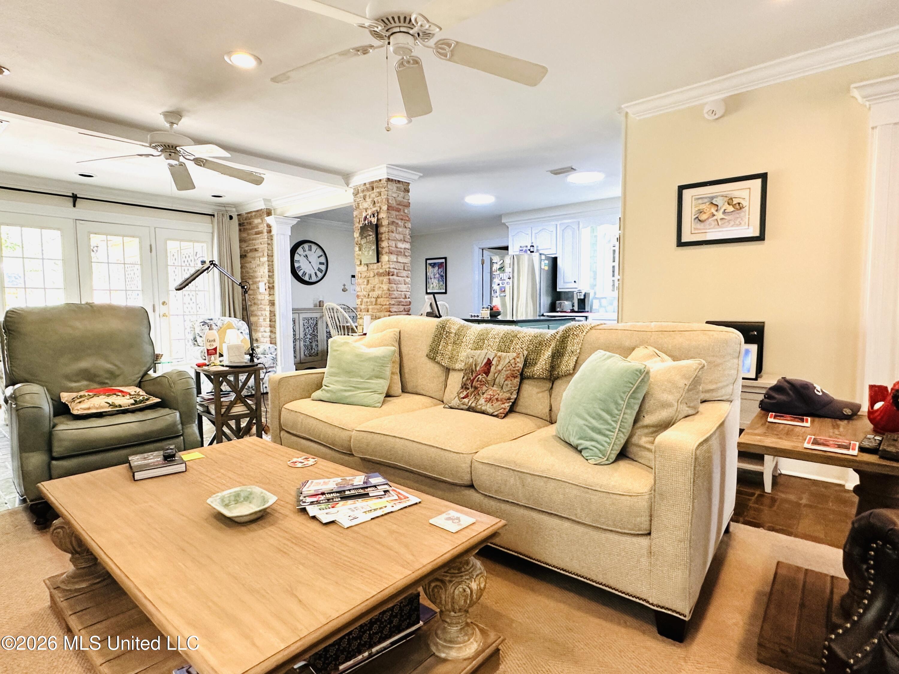 807 Del Sud Drive Property Photo 18