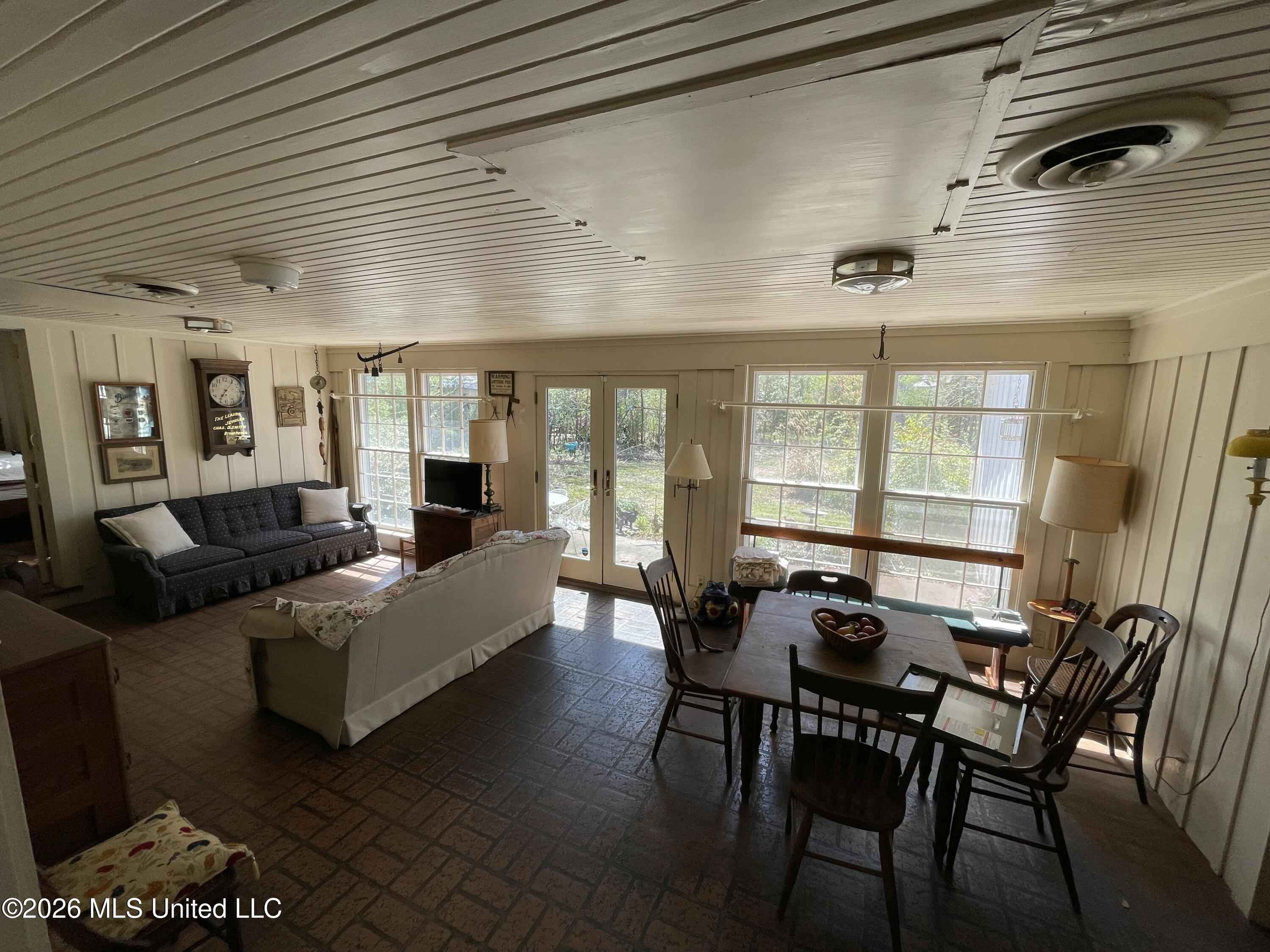 425 Natchez Avenue Property Photo 4