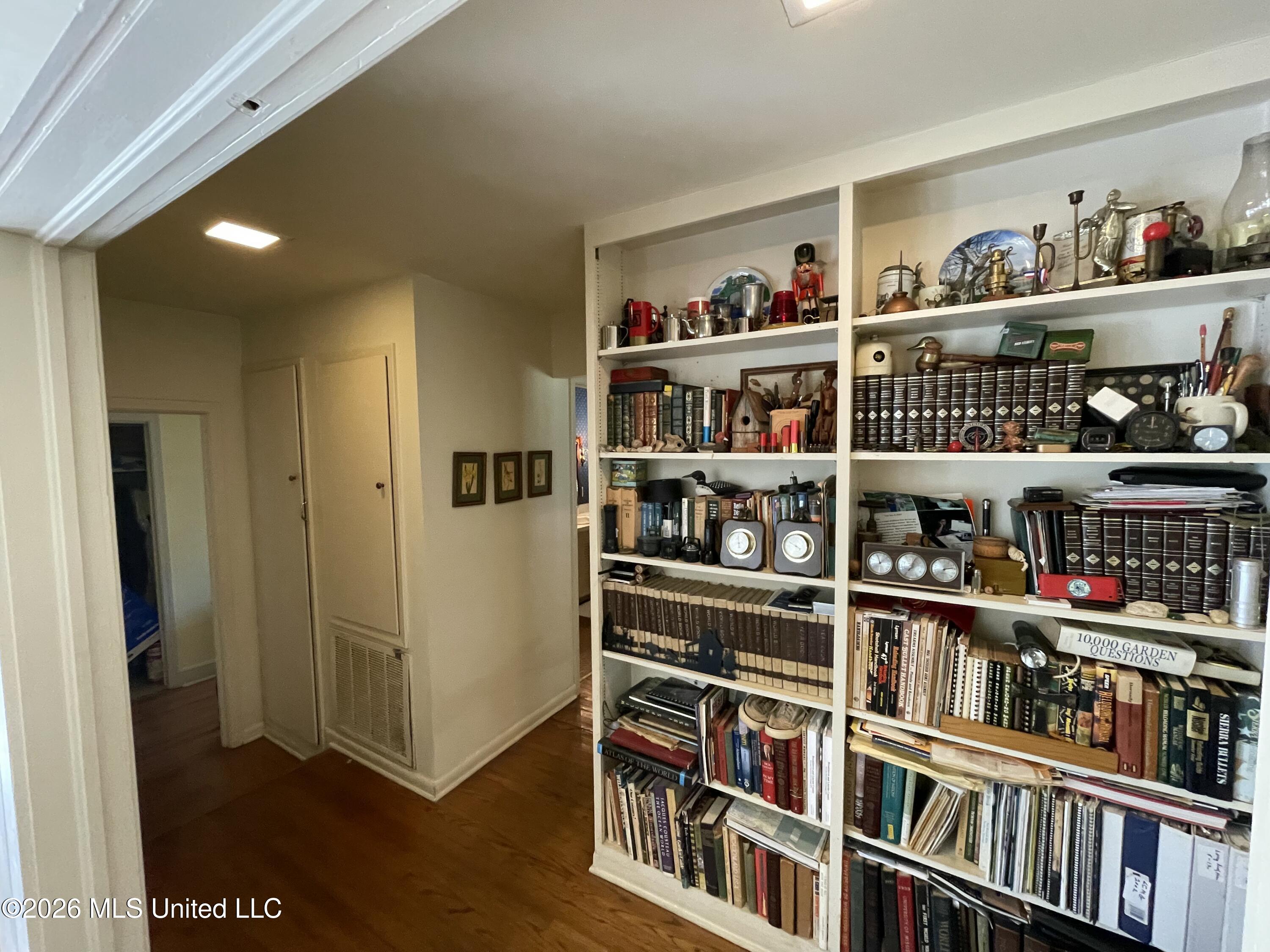 425 Natchez Avenue Property Photo 5