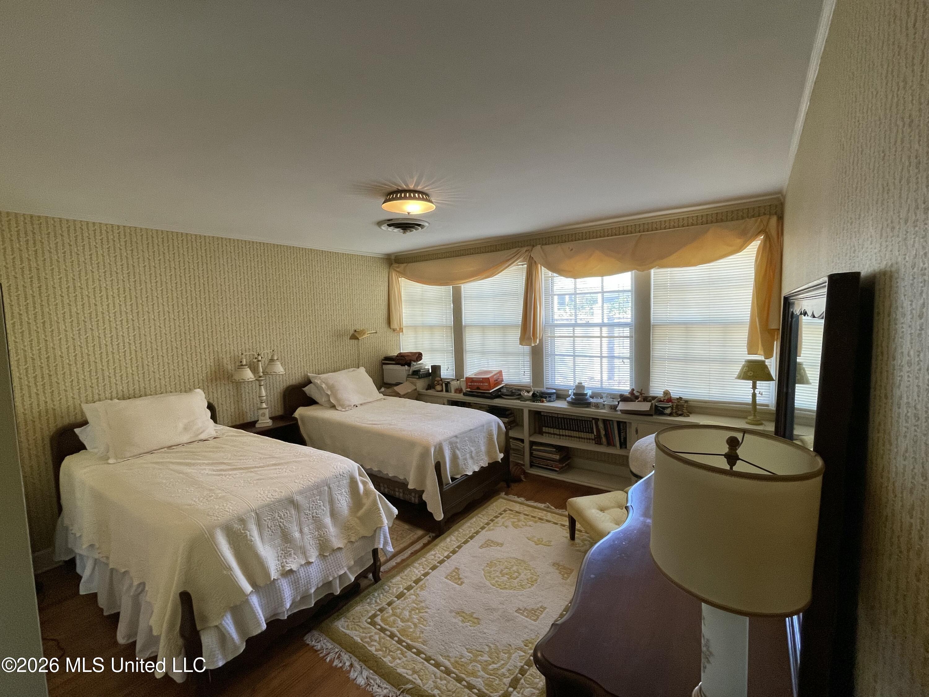 425 Natchez Avenue Property Photo 6