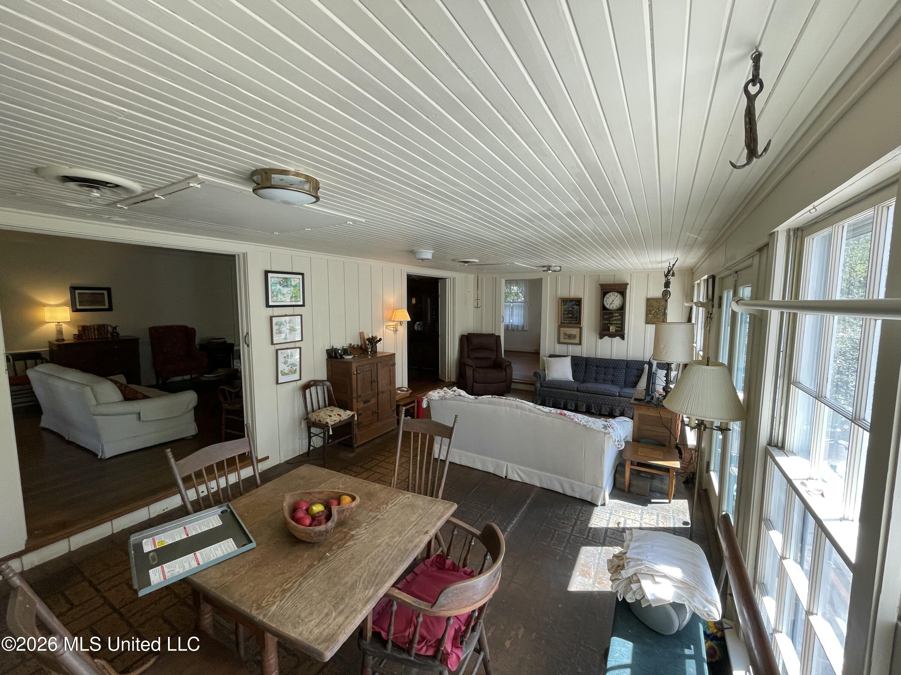 425 Natchez Avenue Property Photo 8