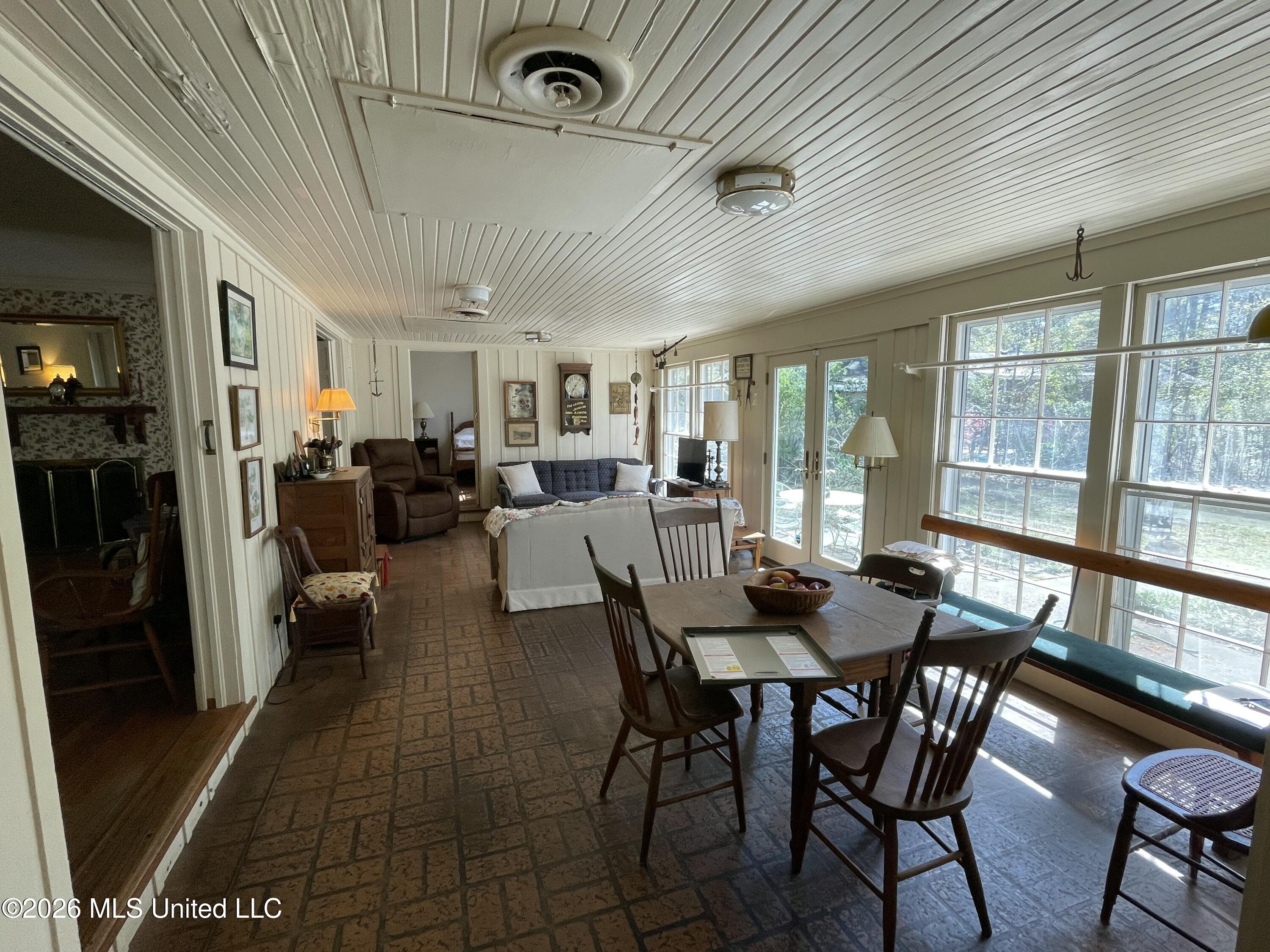 425 Natchez Avenue Property Photo 9