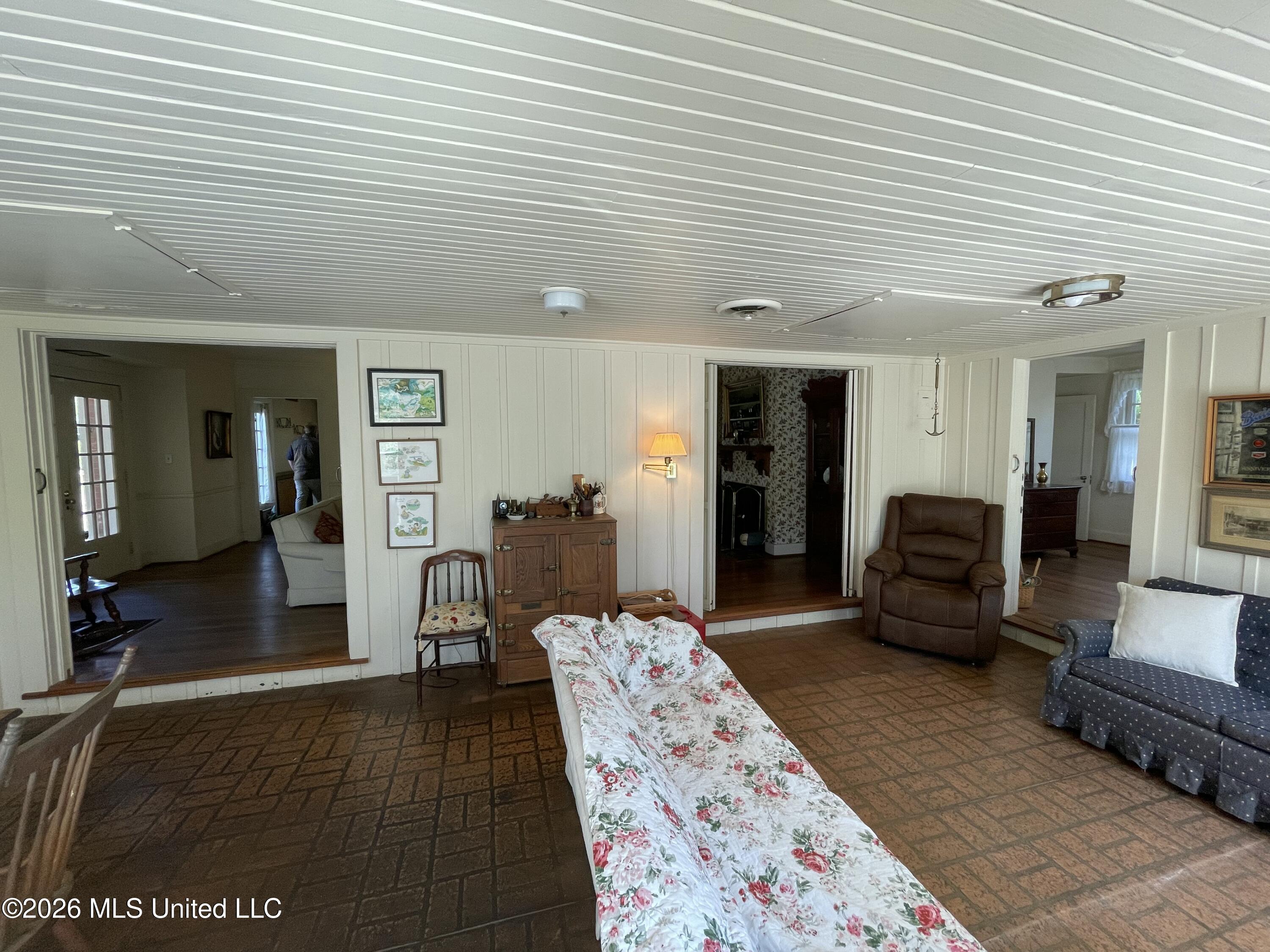 425 Natchez Avenue Property Photo 10