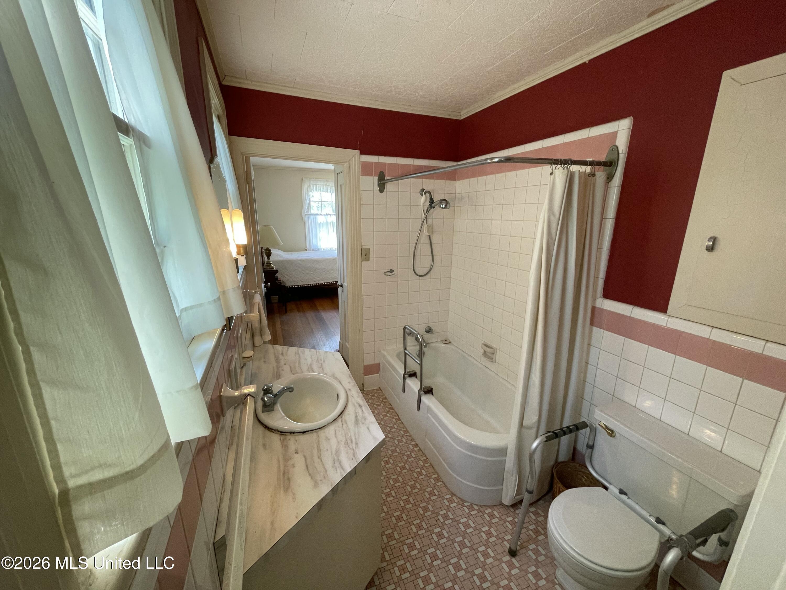 425 Natchez Avenue Property Photo 13