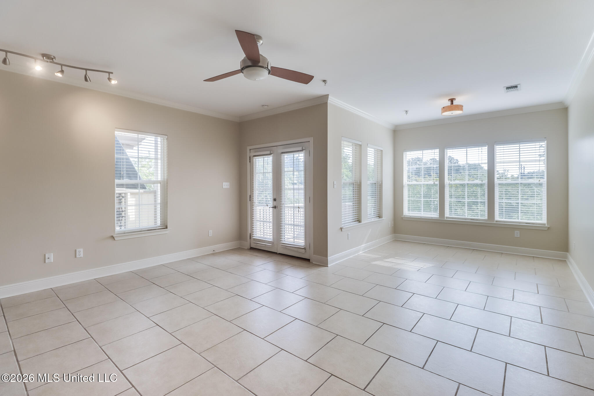 200 Jeff Davis Avenue Property Photo 2