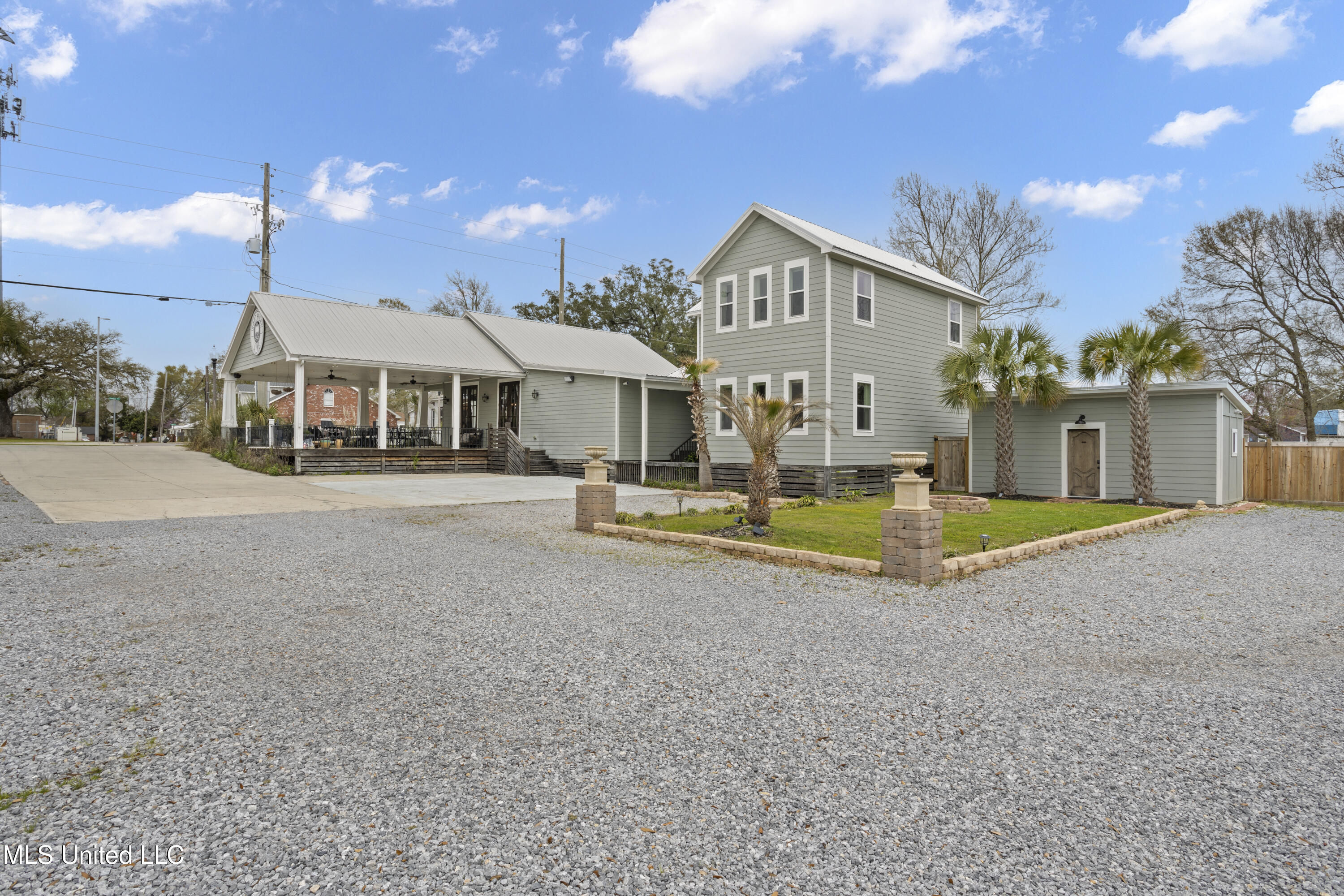 647 Howard Avenue Property Photo 1