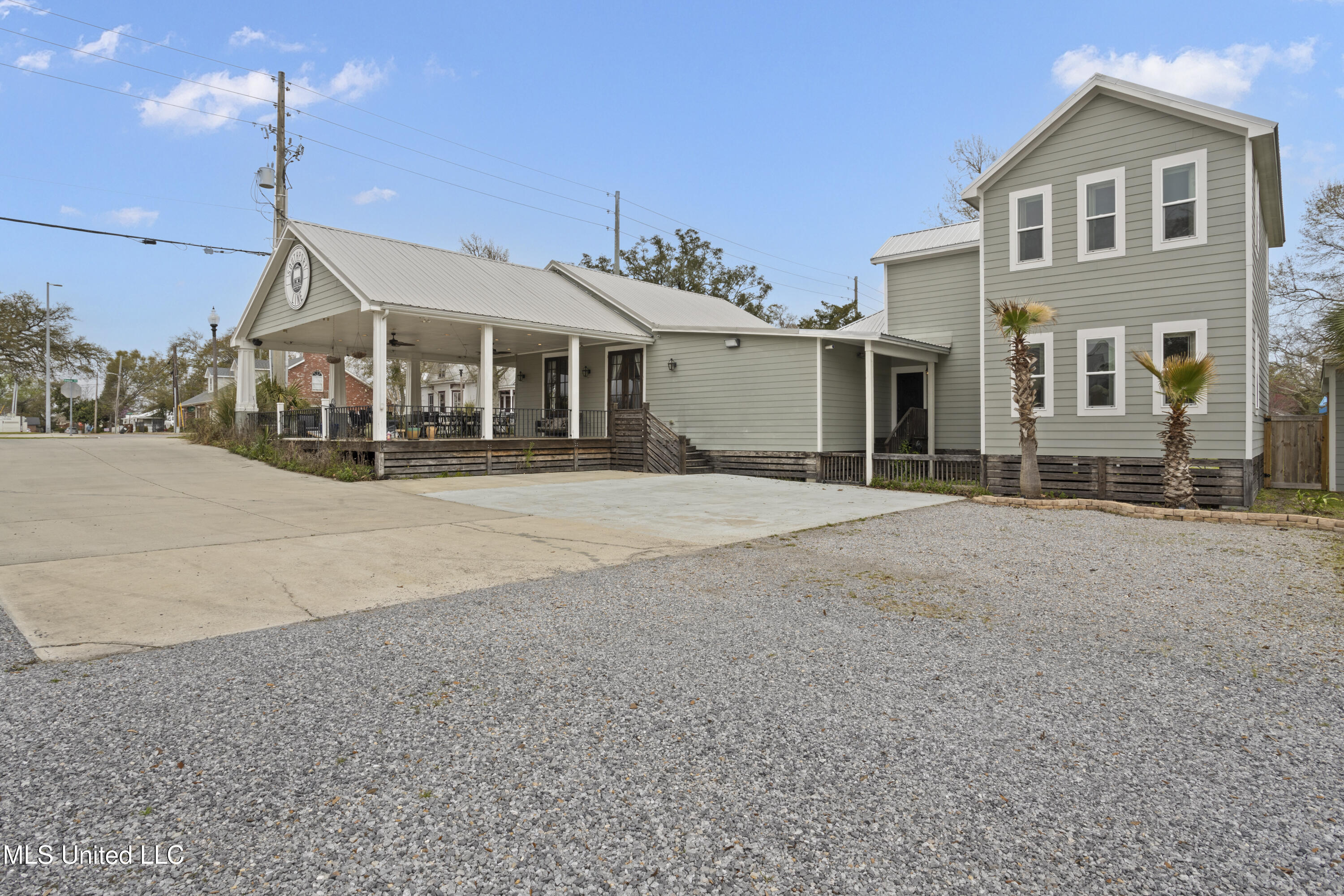 647 Howard Avenue Property Photo 7