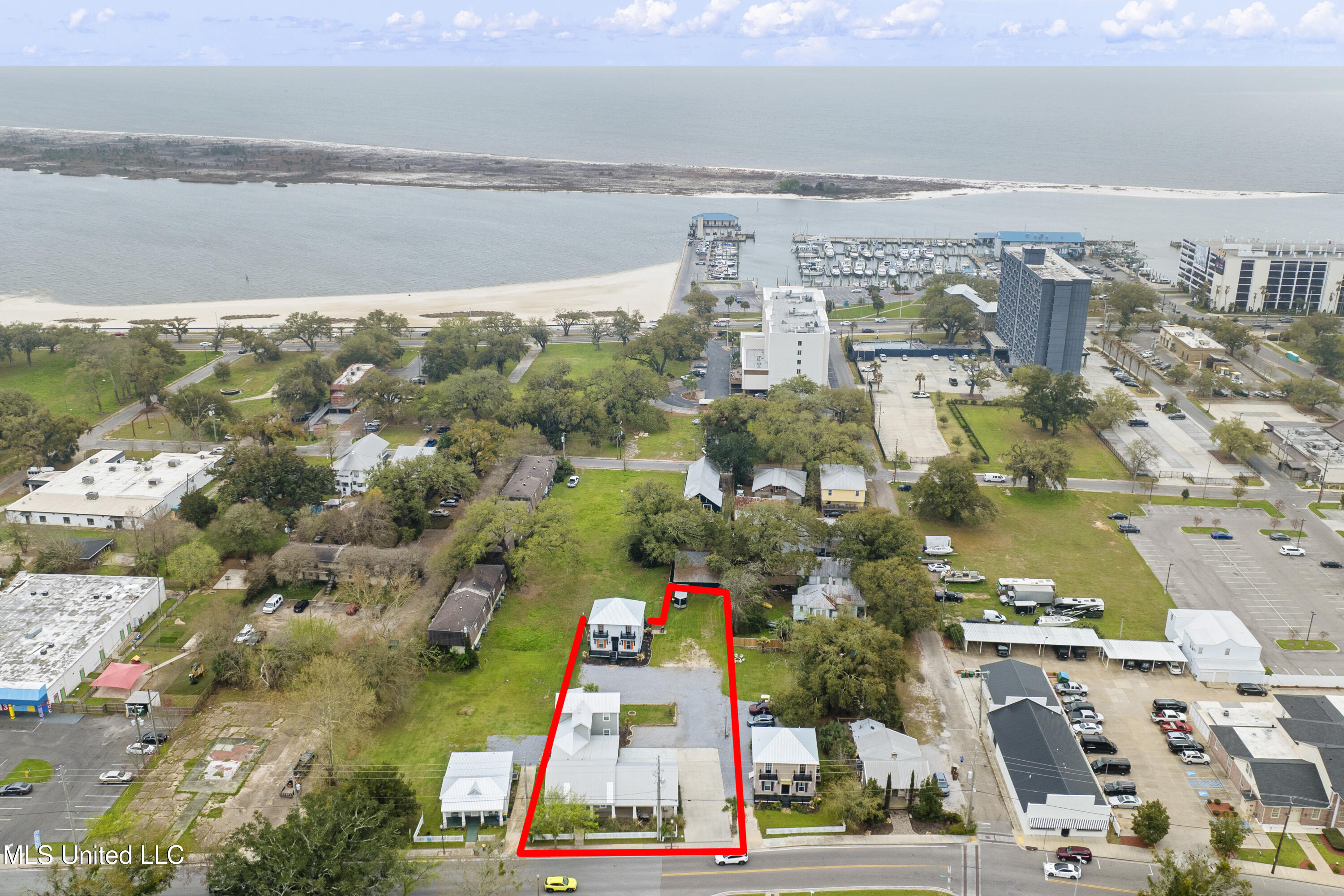 647 Howard Avenue Property Photo 11