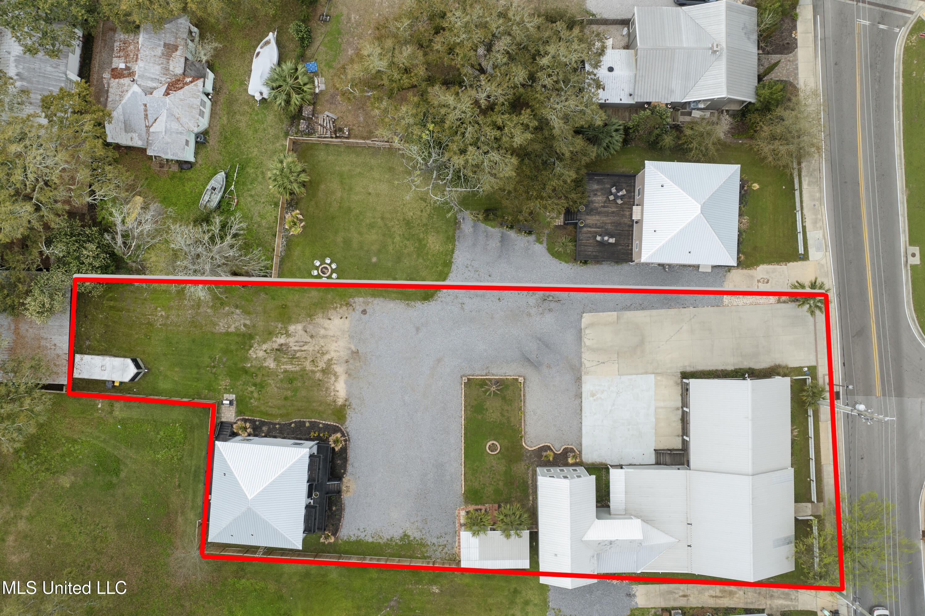647 Howard Avenue Property Photo 12