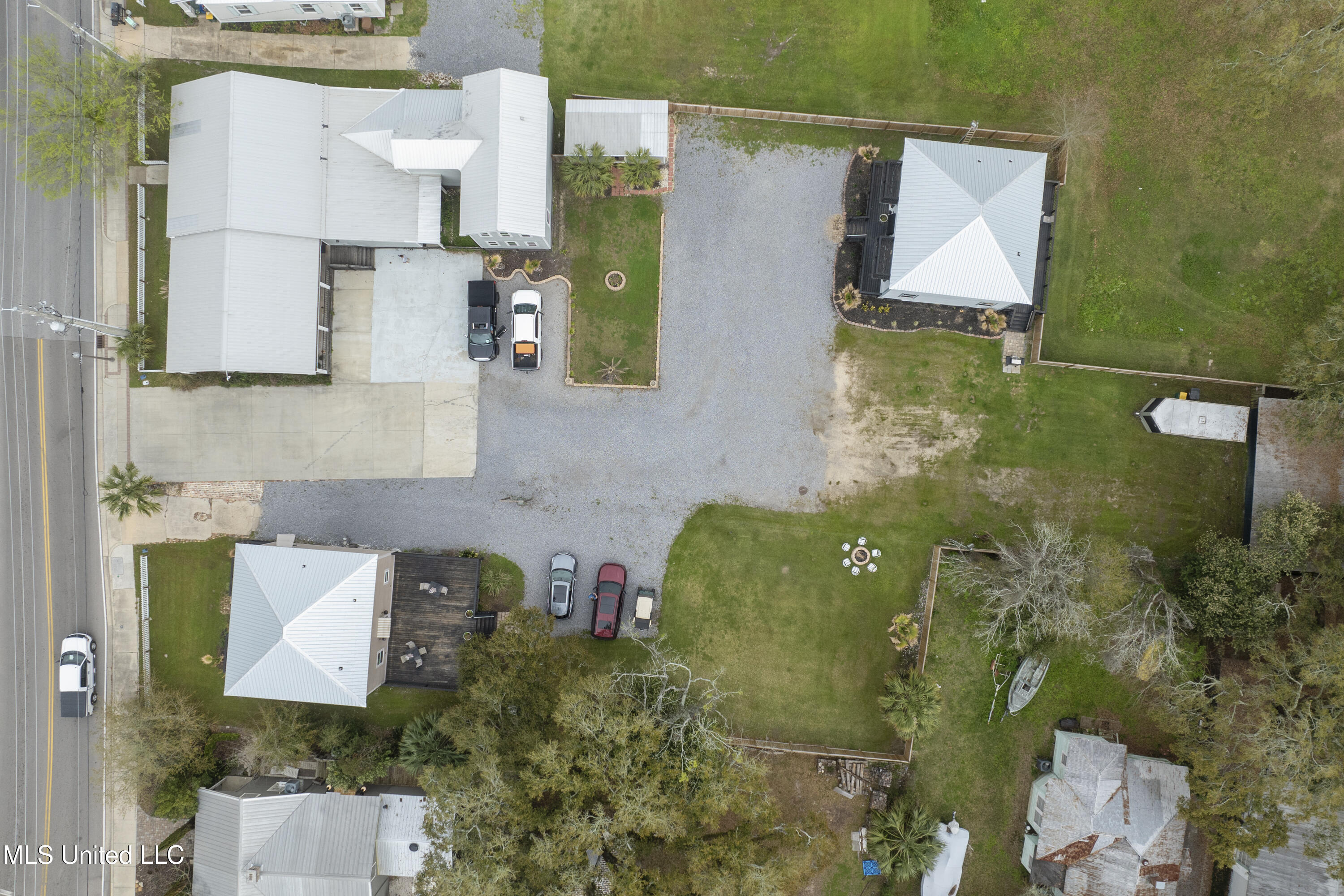 647 Howard Avenue Property Photo 16