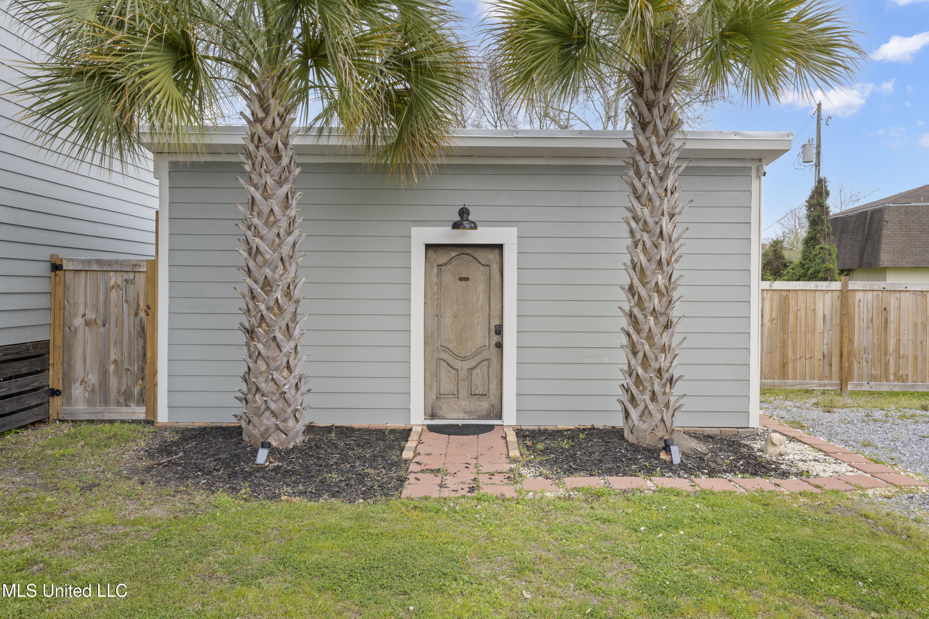 647 Howard Avenue Property Photo 26
