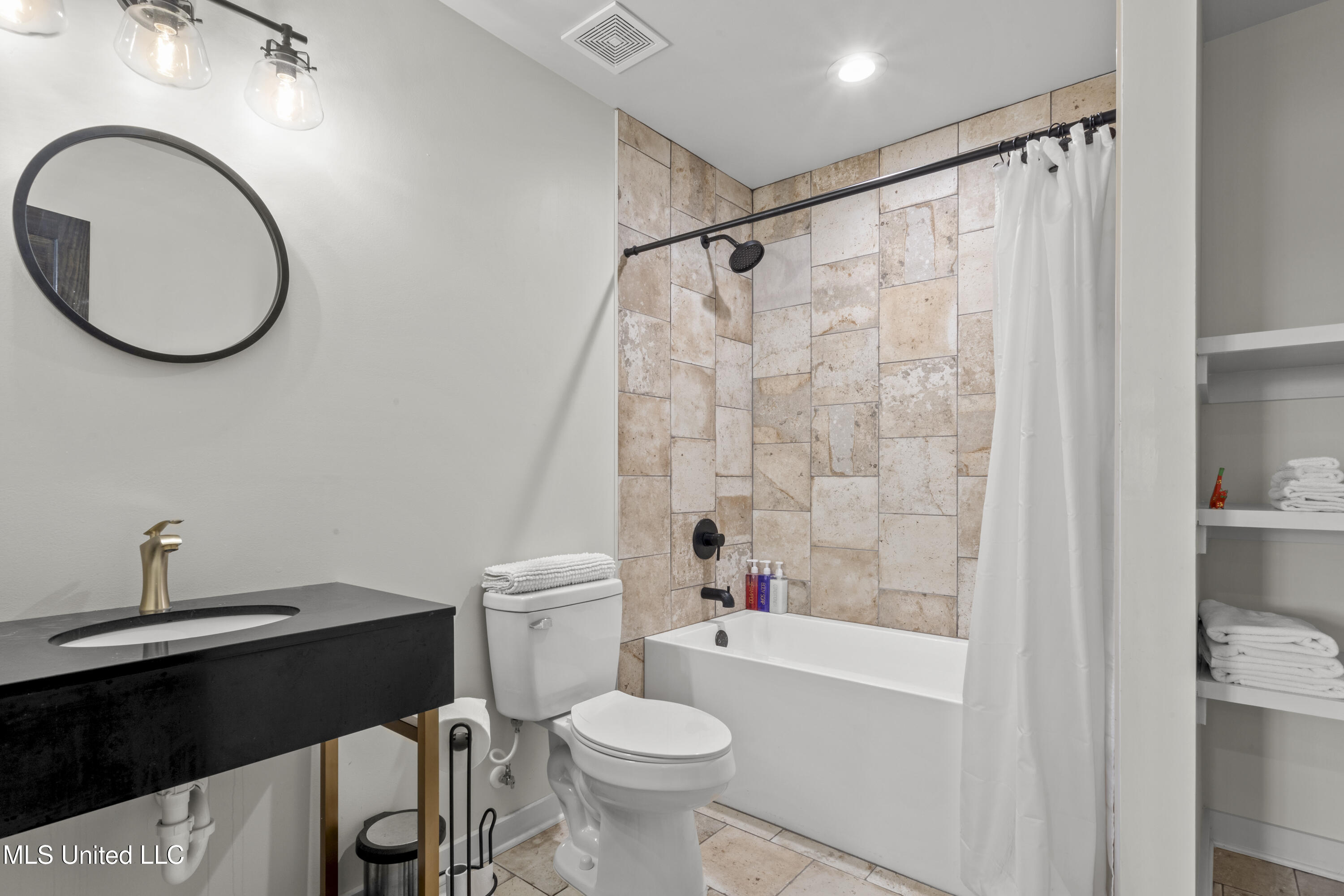 647 Howard Avenue Property Photo 103