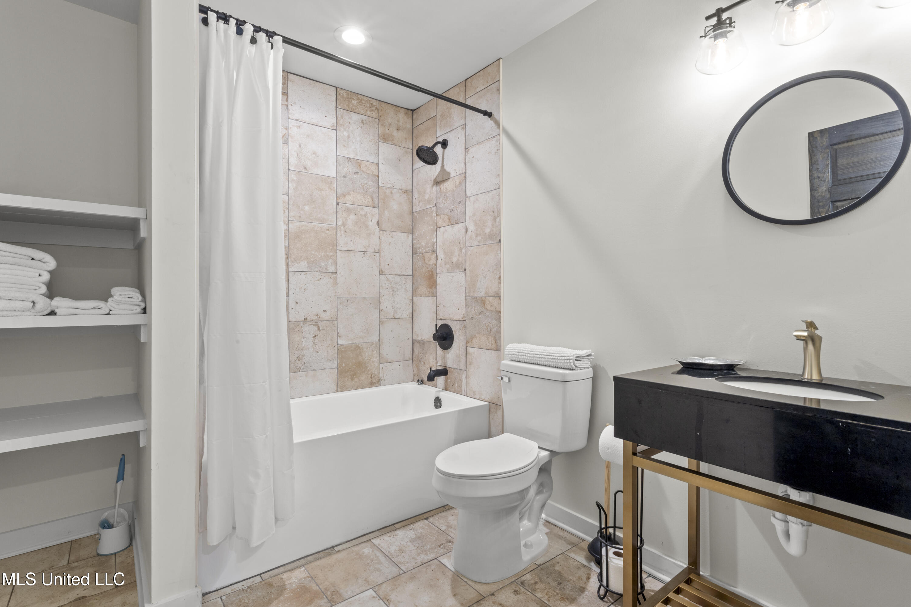 647 Howard Avenue Property Photo 104