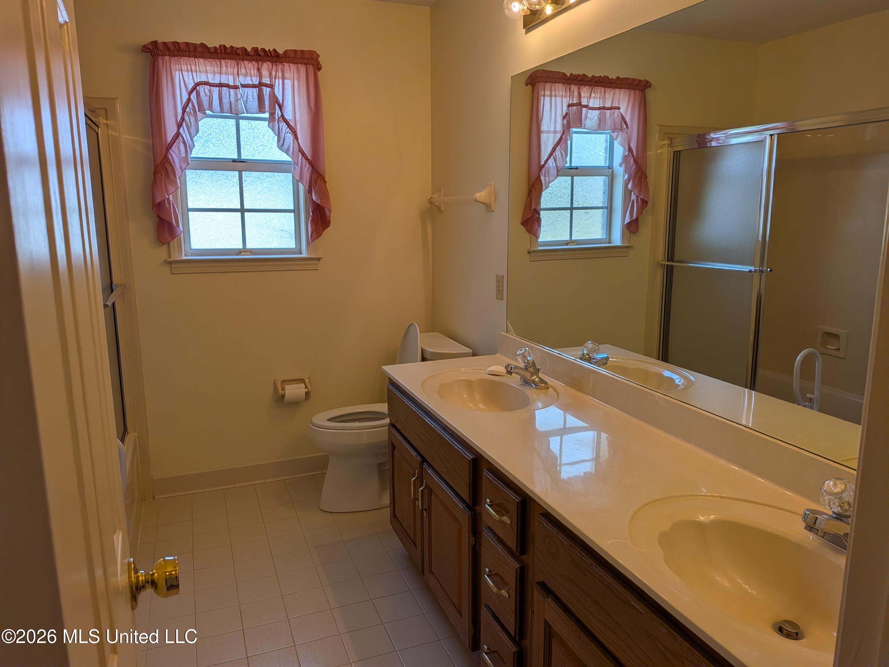 6110 Nellwood Drive Property Photo 8