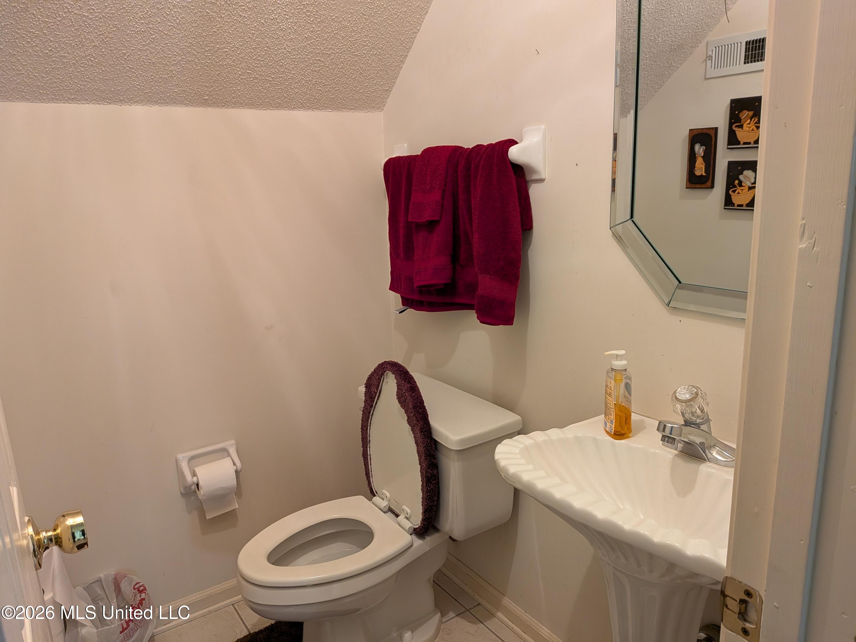 6110 Nellwood Drive Property Photo 16