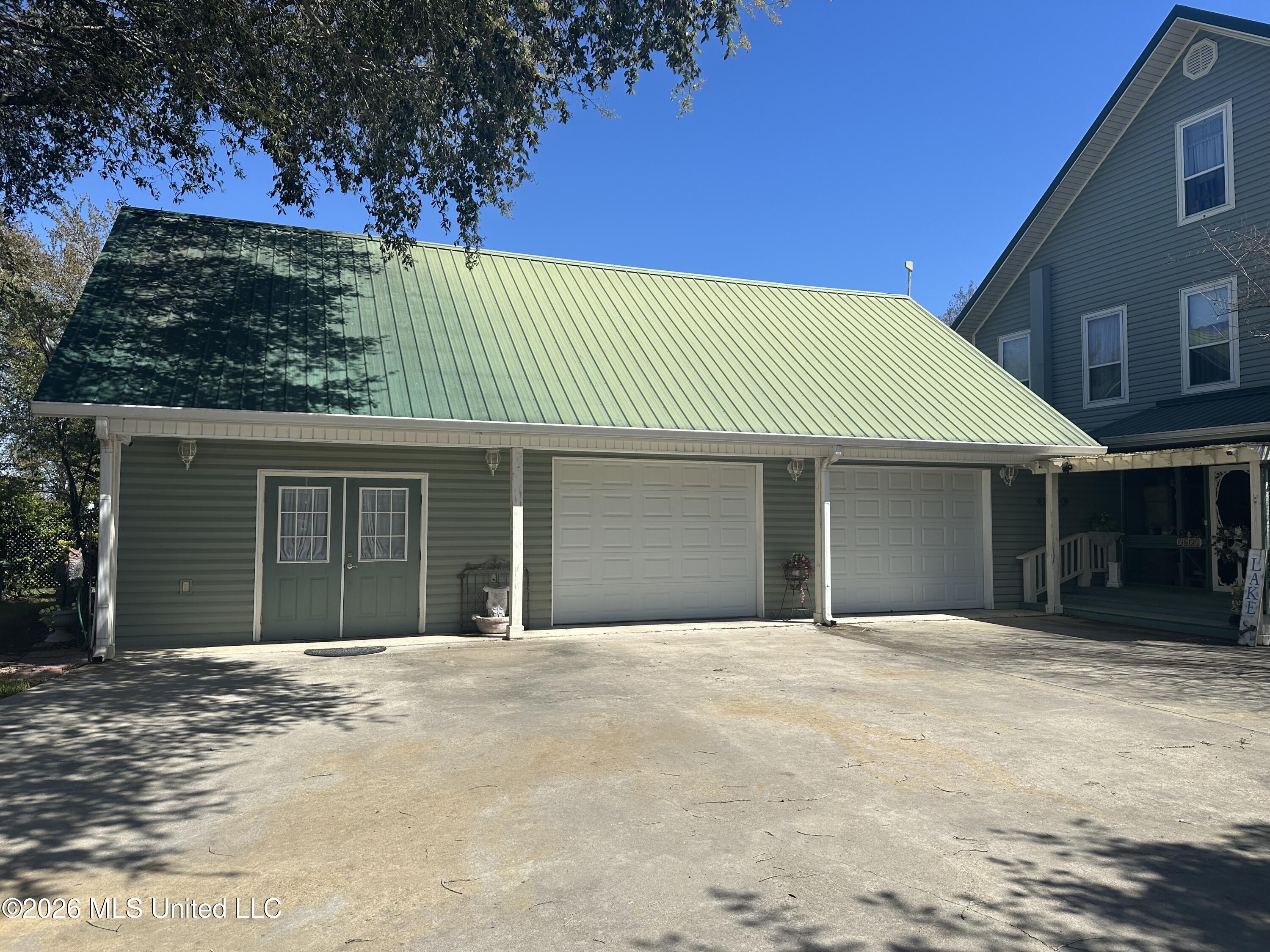 6631 Hwy 568 Property Photo 3
