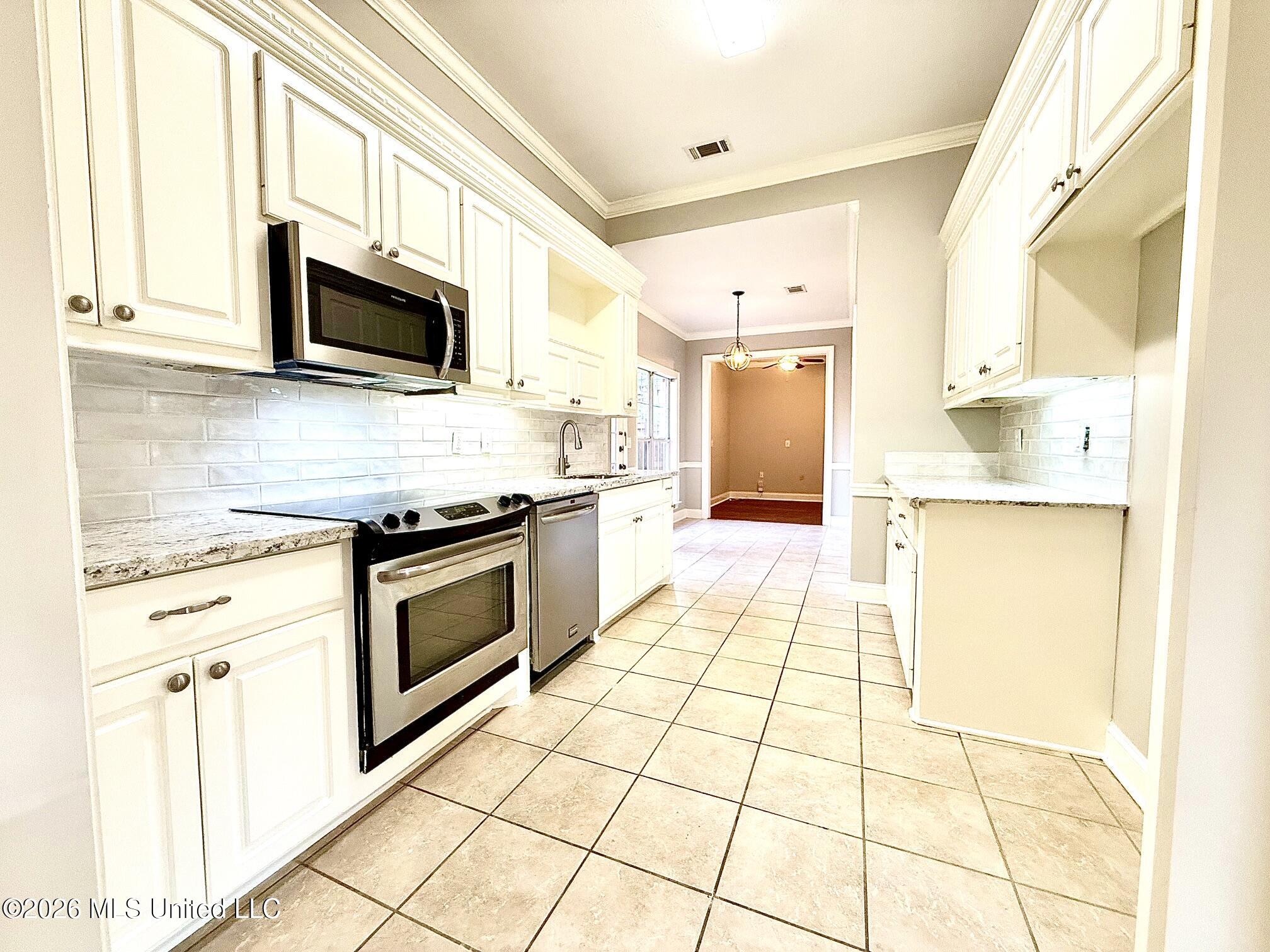 431 Wildberry Circle Property Photo 5