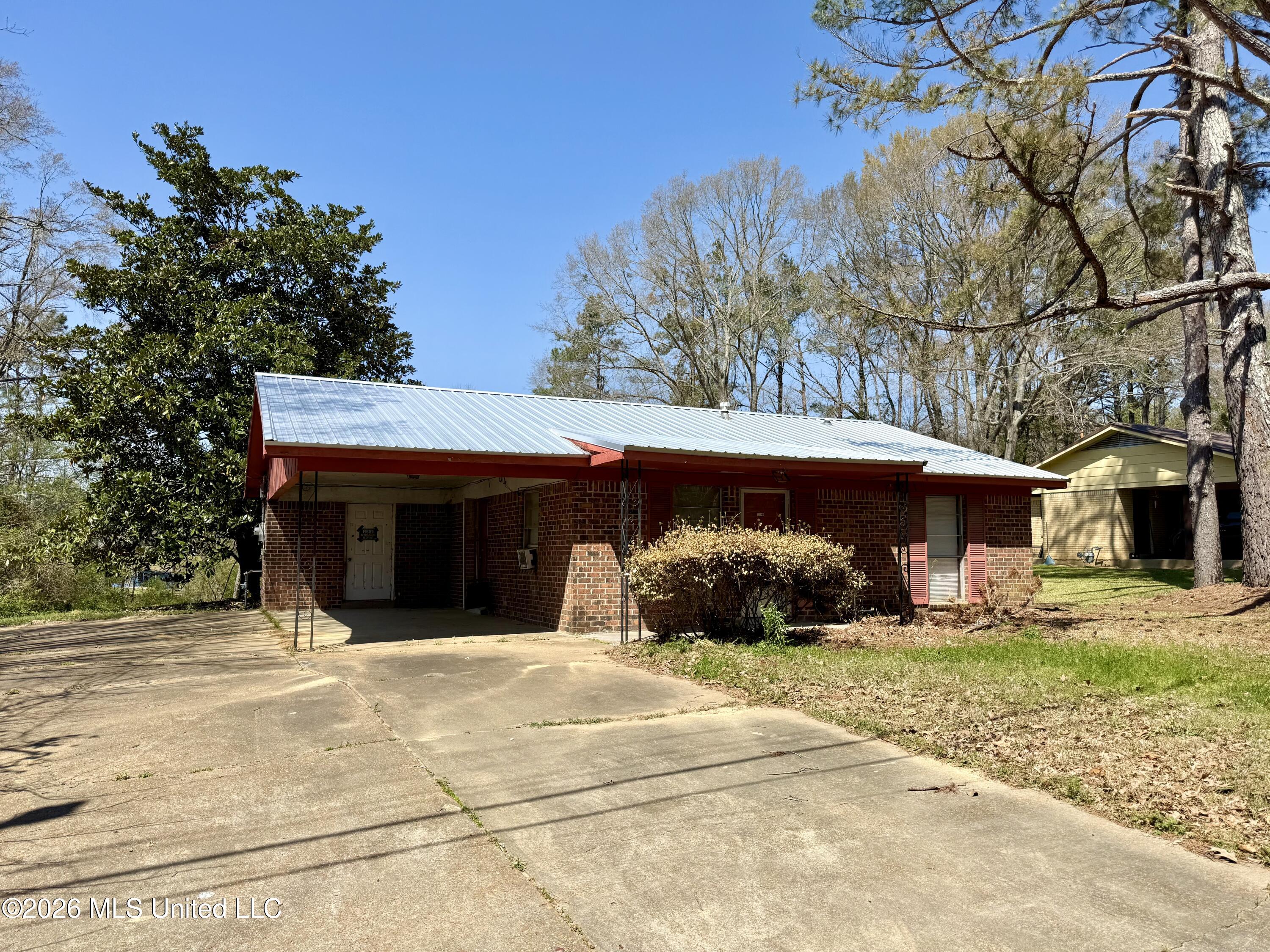 715 Rockport Road Property Photo 1