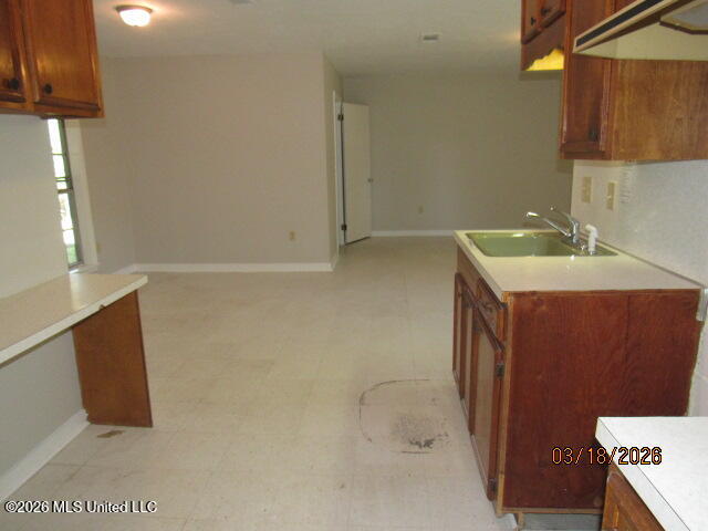 718 Woodhill Road Property Photo 11