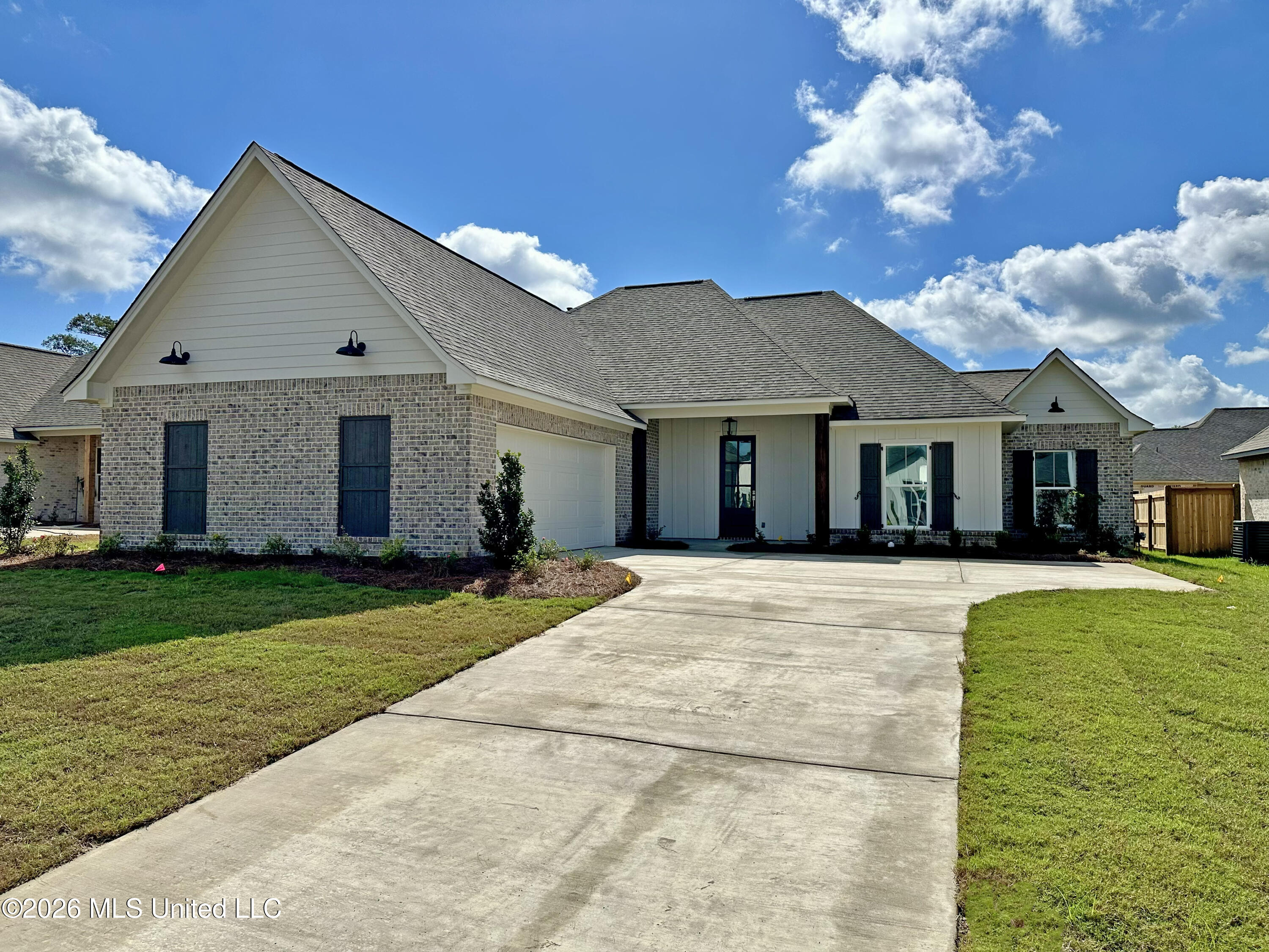 302 Tremont Drive Property Photo 1