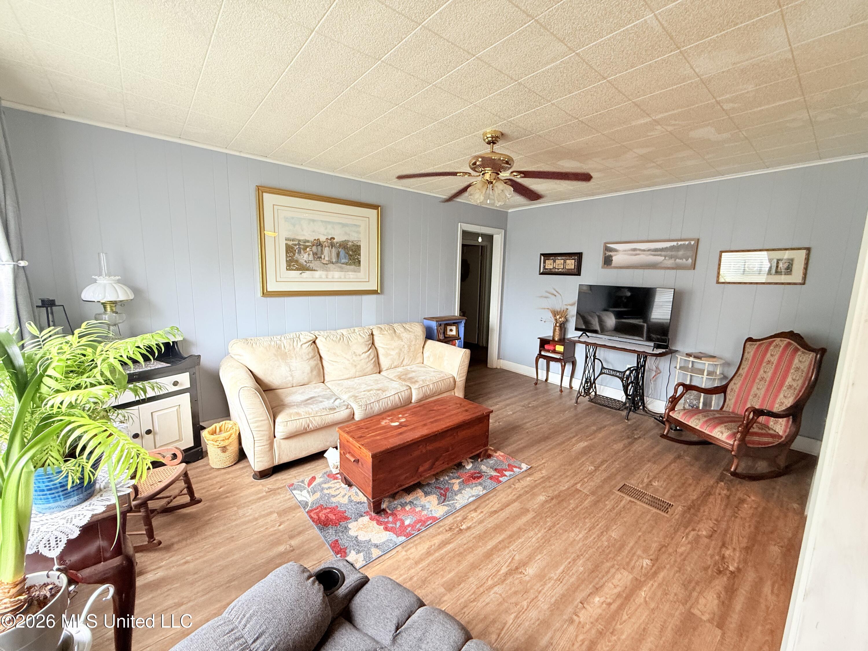 2221 Long Street Property Photo 2