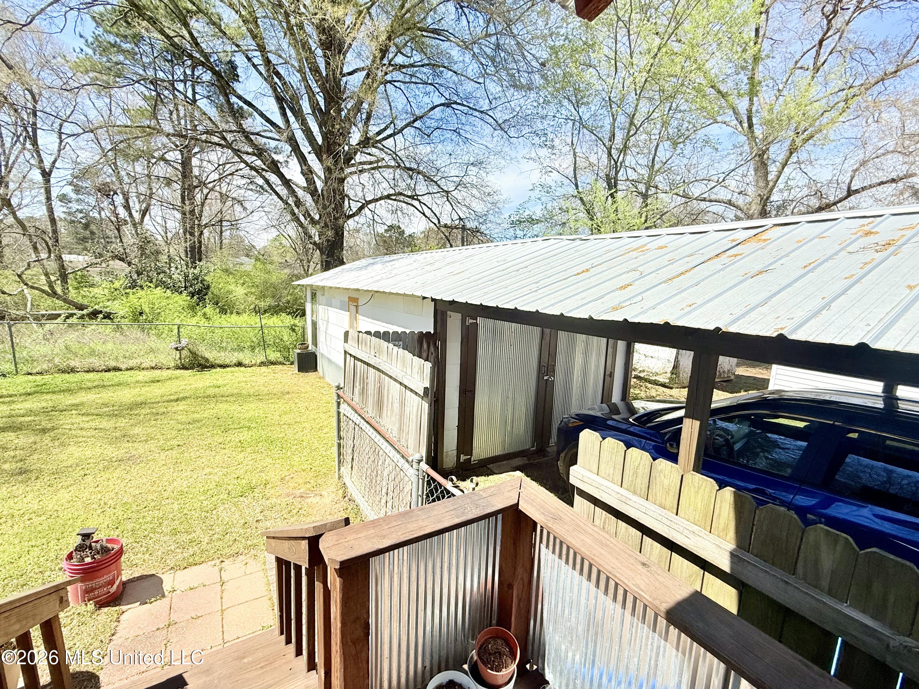 2221 Long Street Property Photo 8