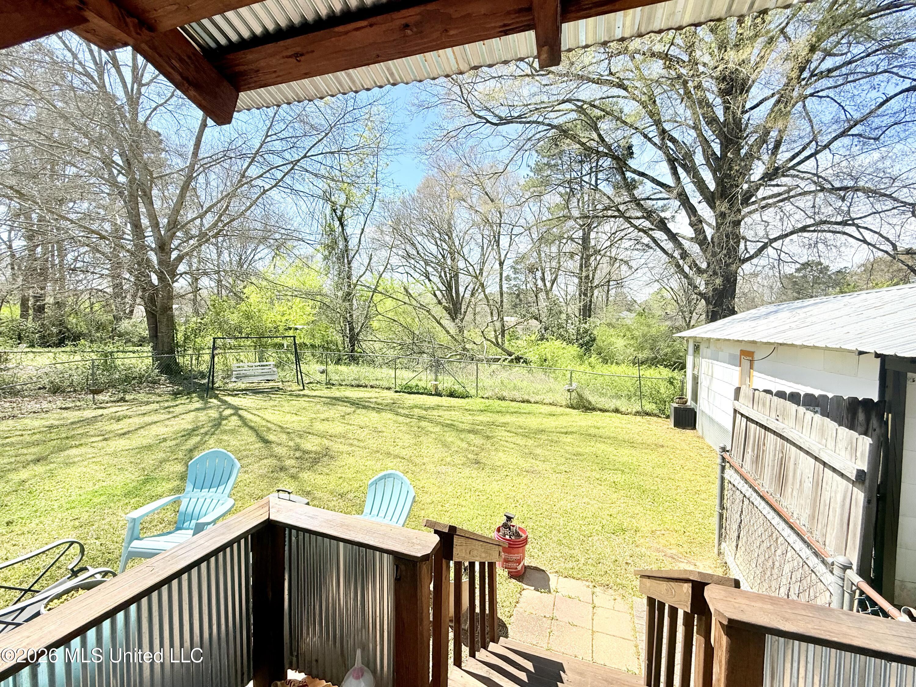 2221 Long Street Property Photo 9