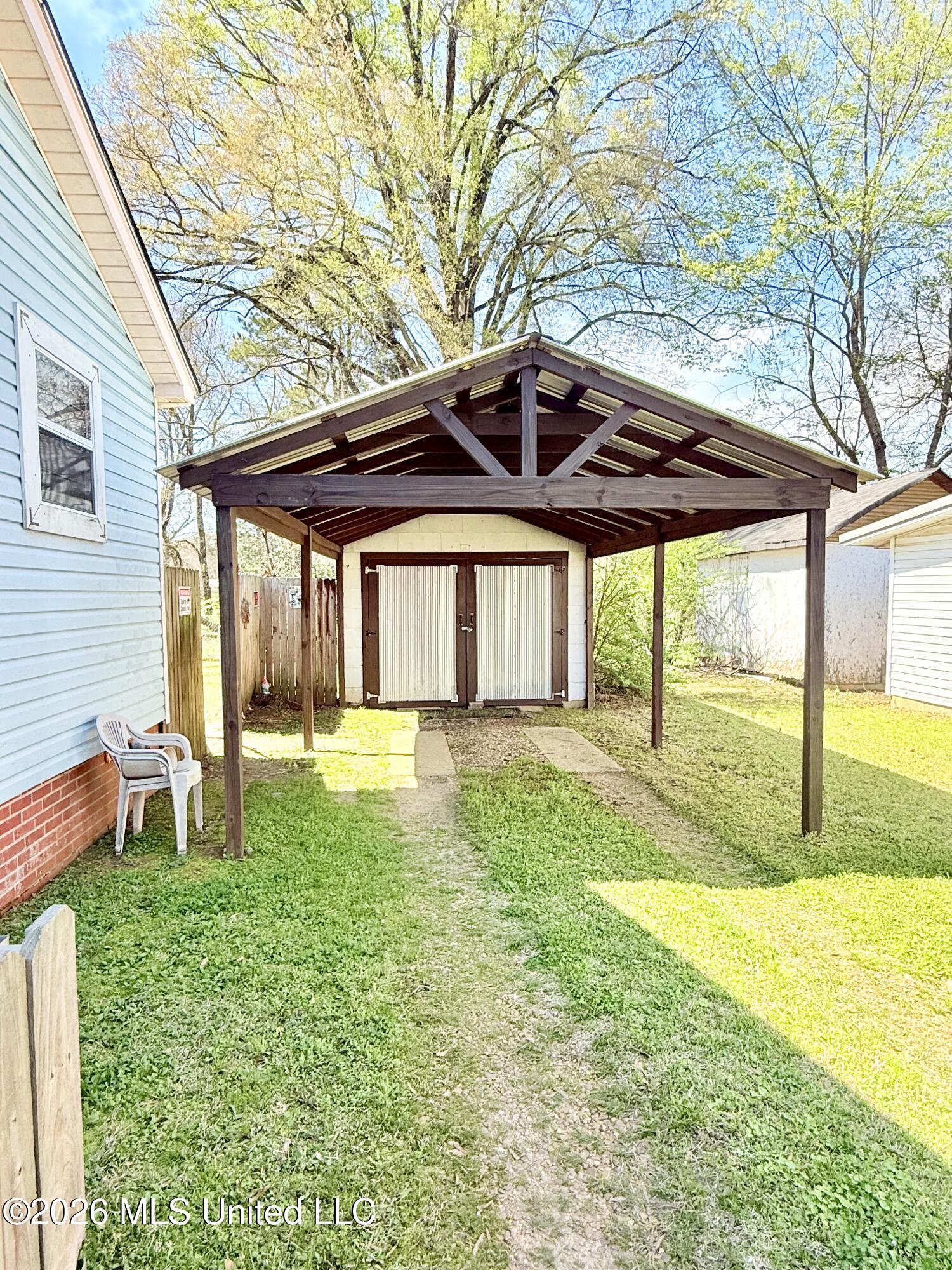 2221 Long Street Property Photo 10