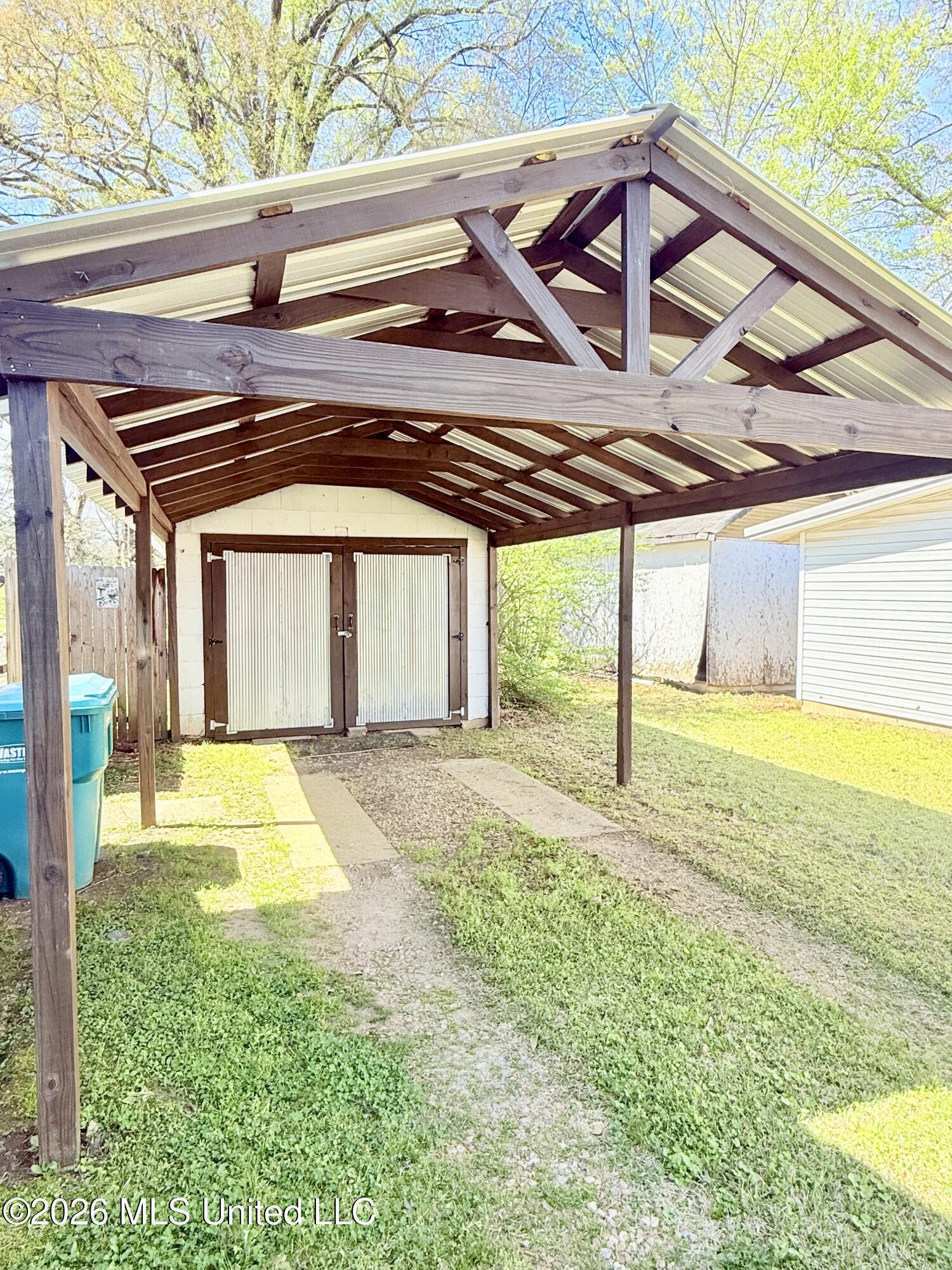 2221 Long Street Property Photo 12