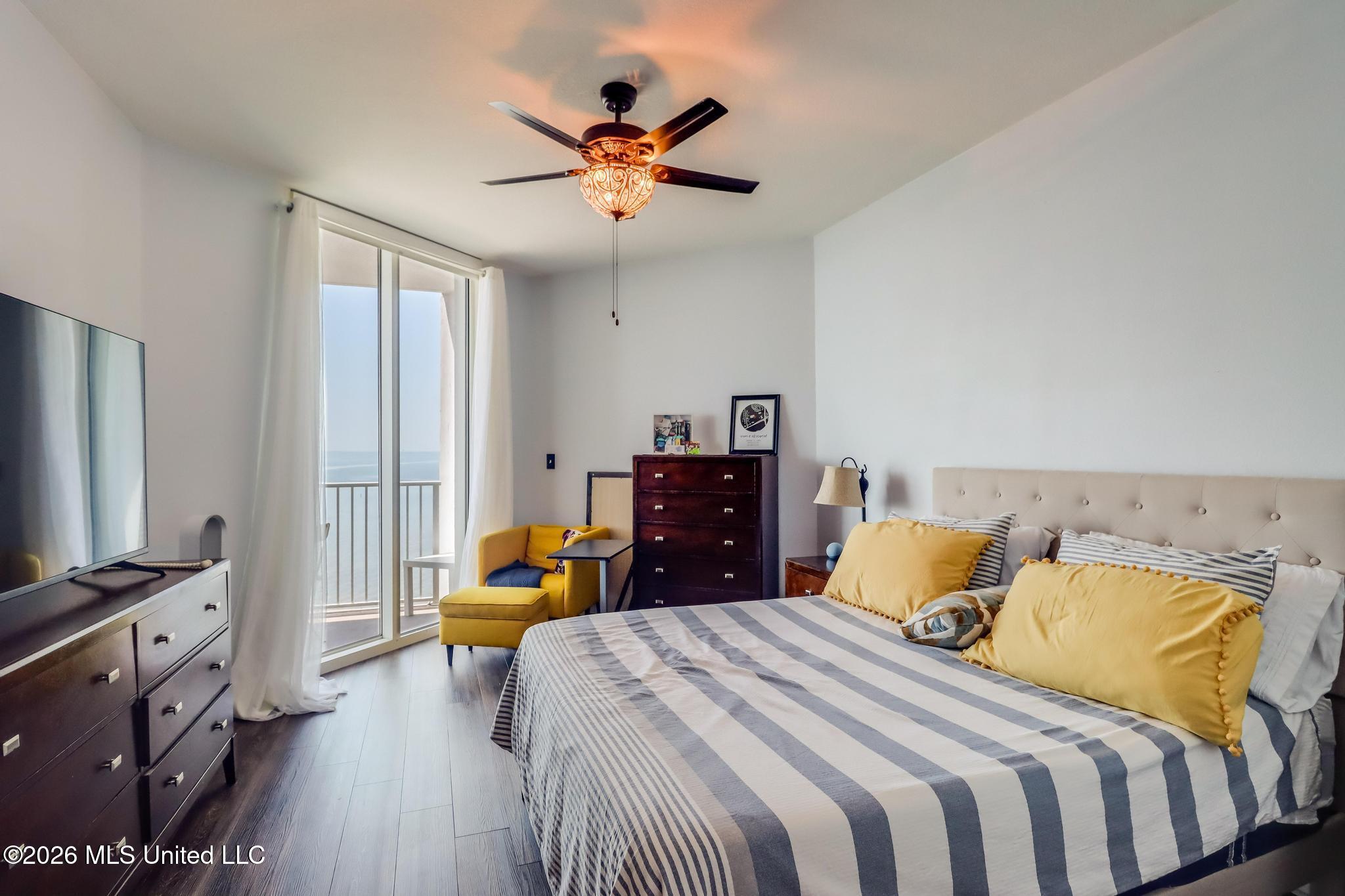 2668 Beach Boulevard Property Photo 17
