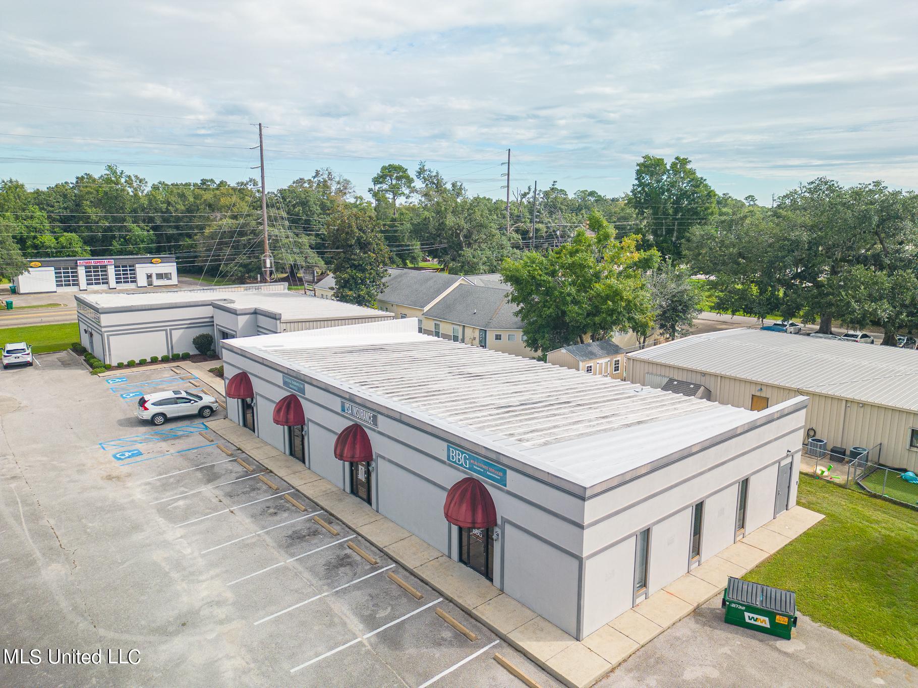 1092 Acadian Drive Property Photo 4