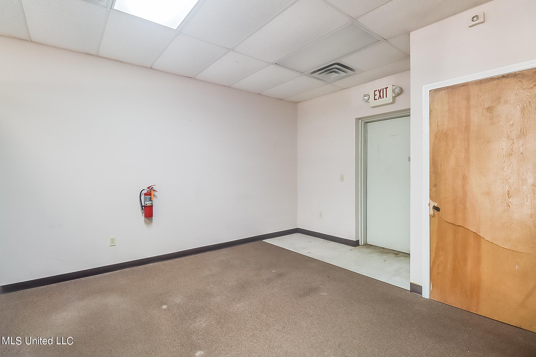 1092 Acadian Drive Property Photo 8