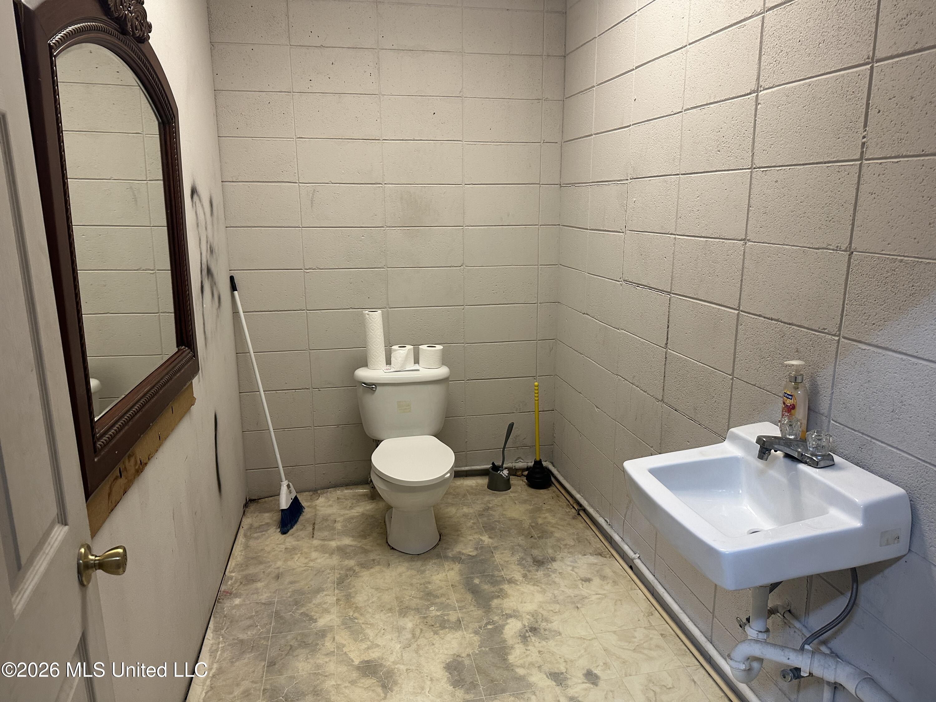2809 Us-90 Property Photo 7