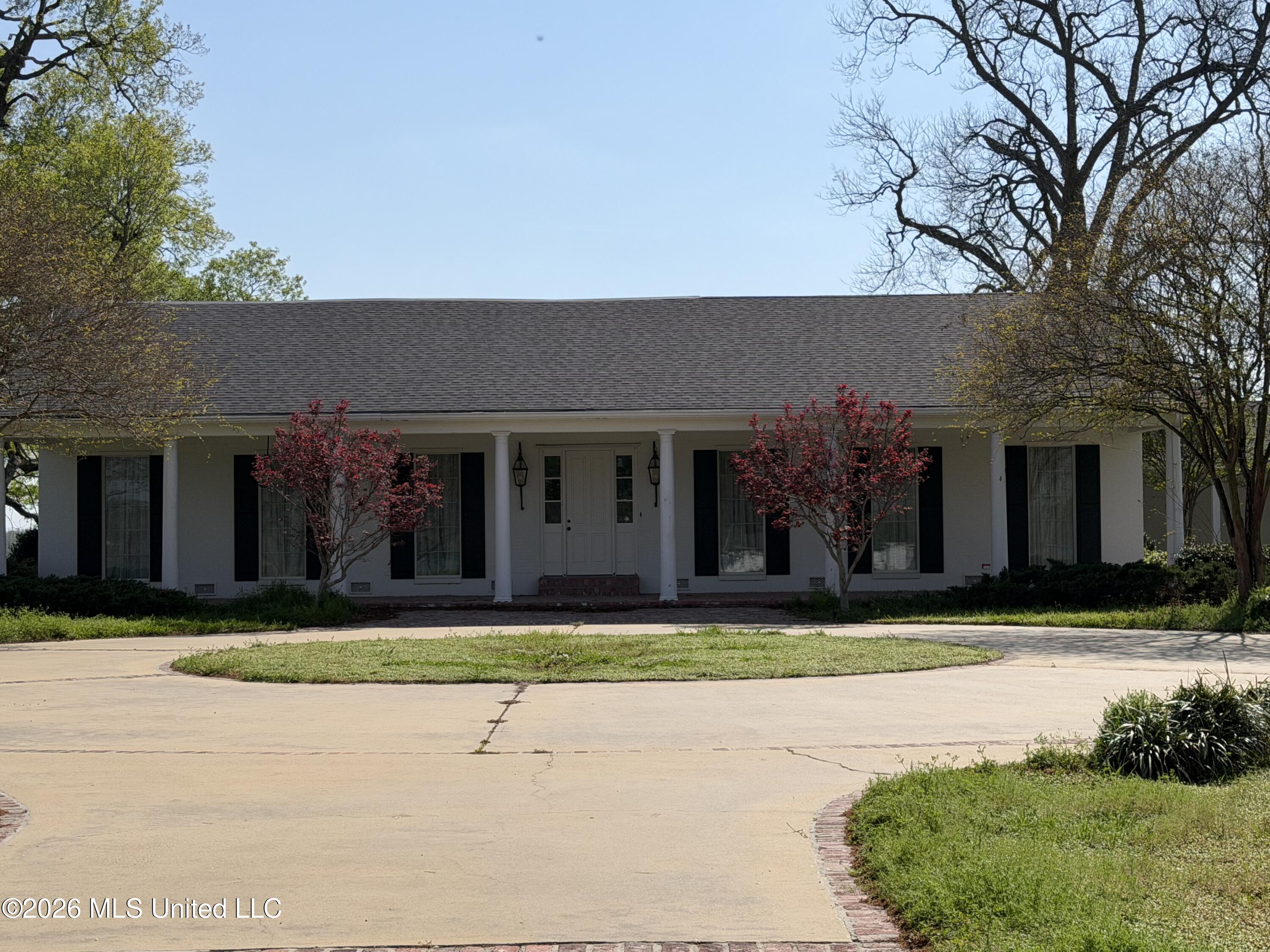 693 569 Highway Property Photo 1