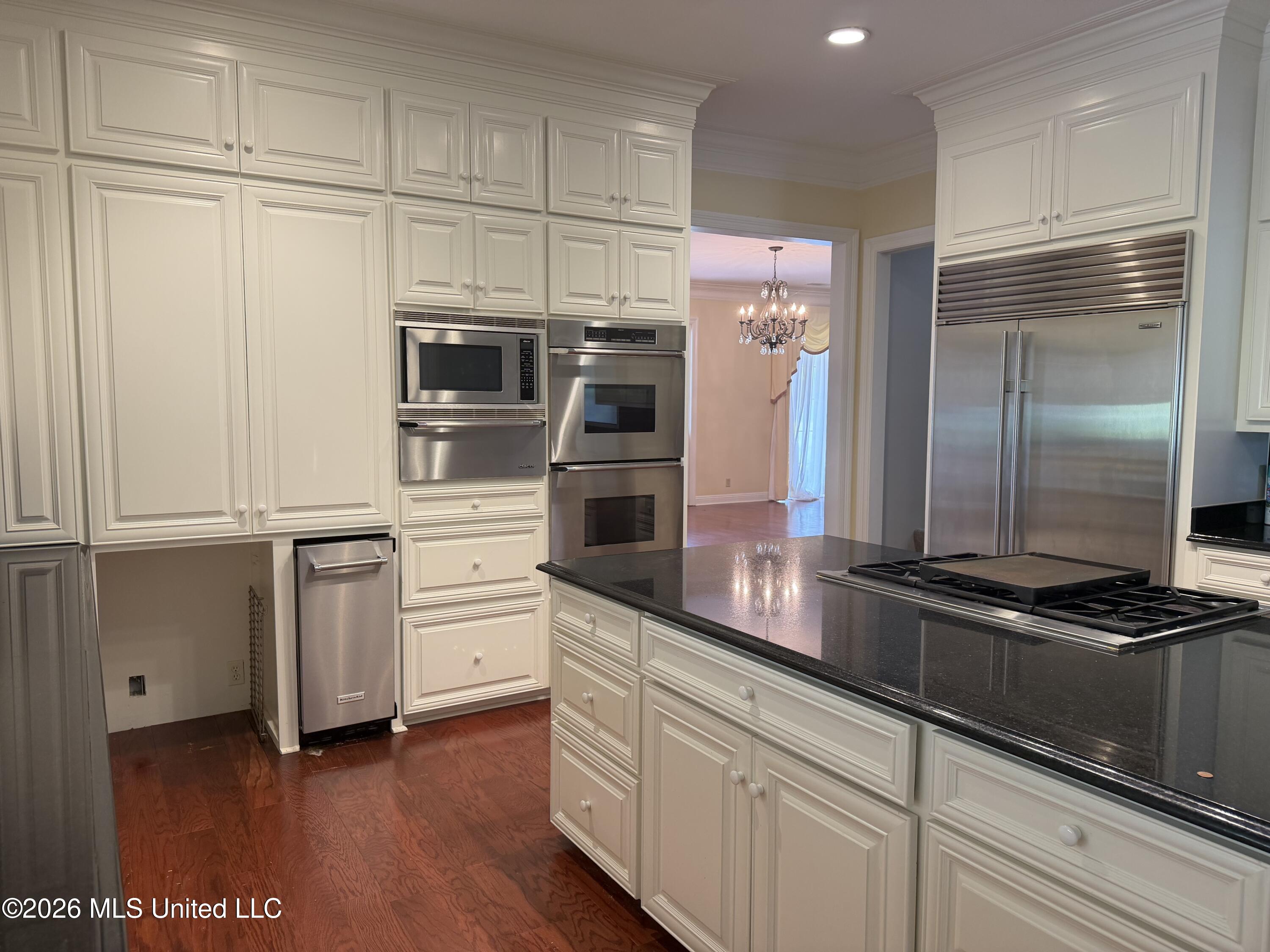 693 569 Highway Property Photo 4