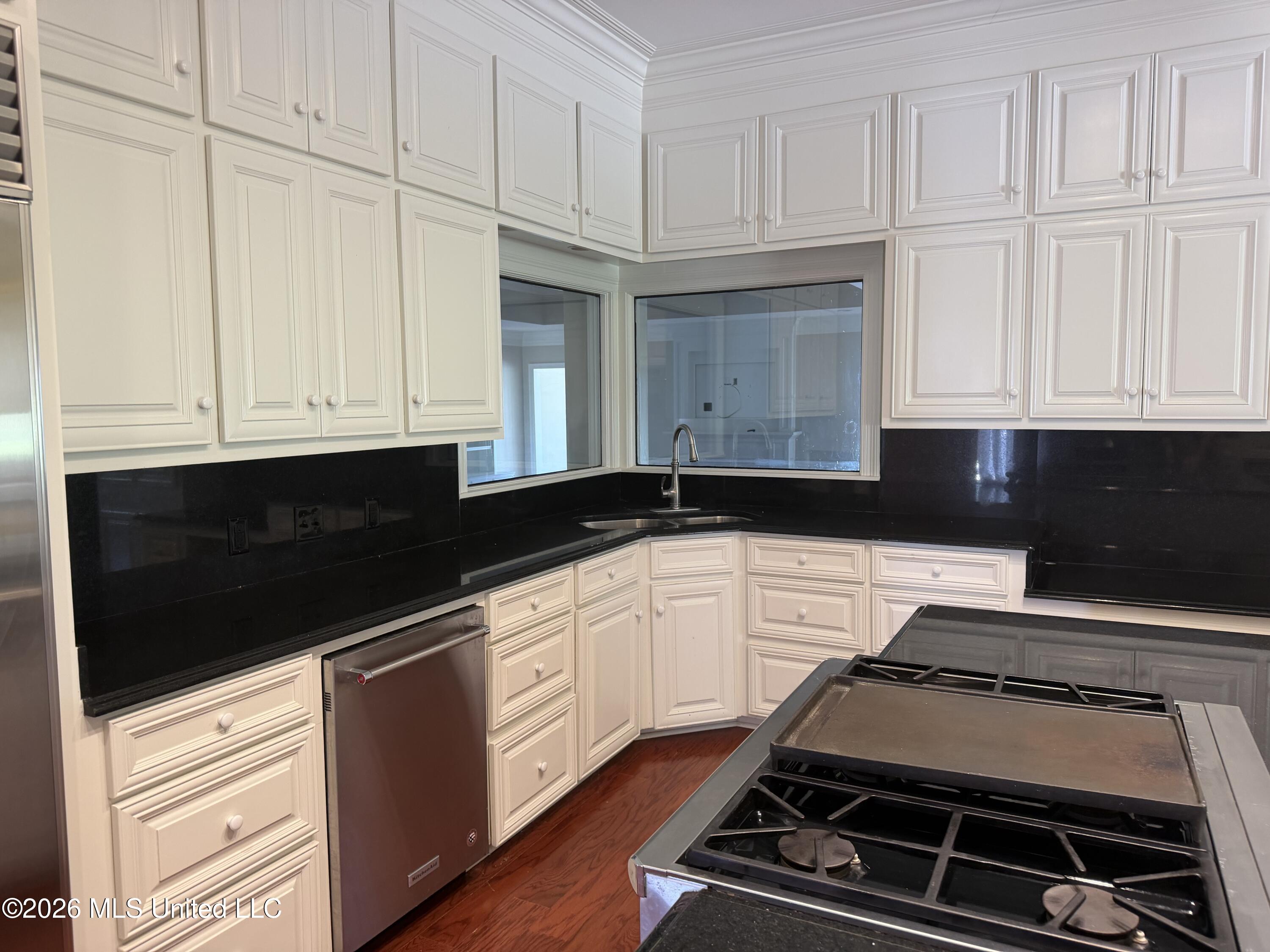 693 569 Highway Property Photo 6