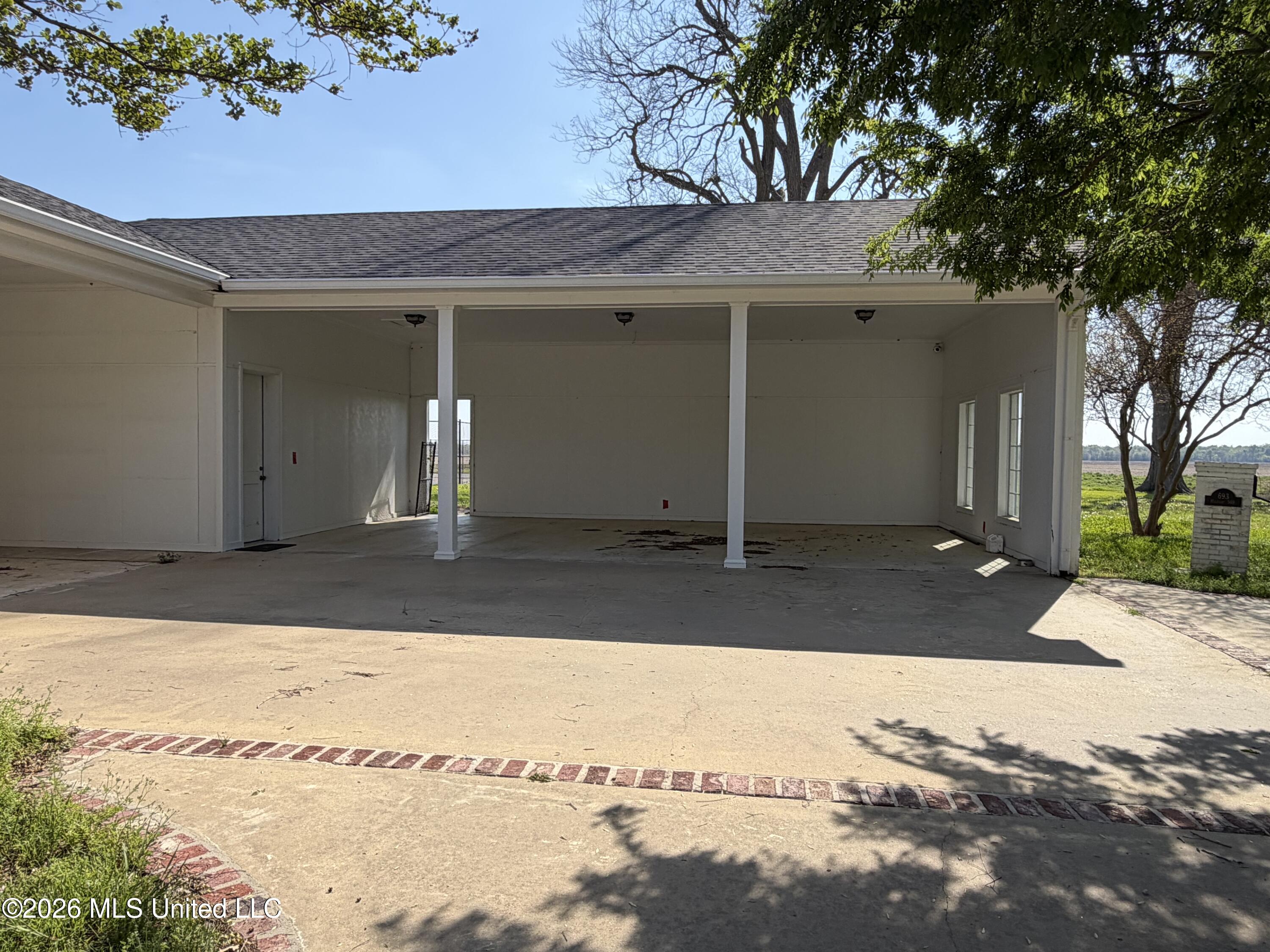 693 569 Highway Property Photo 39