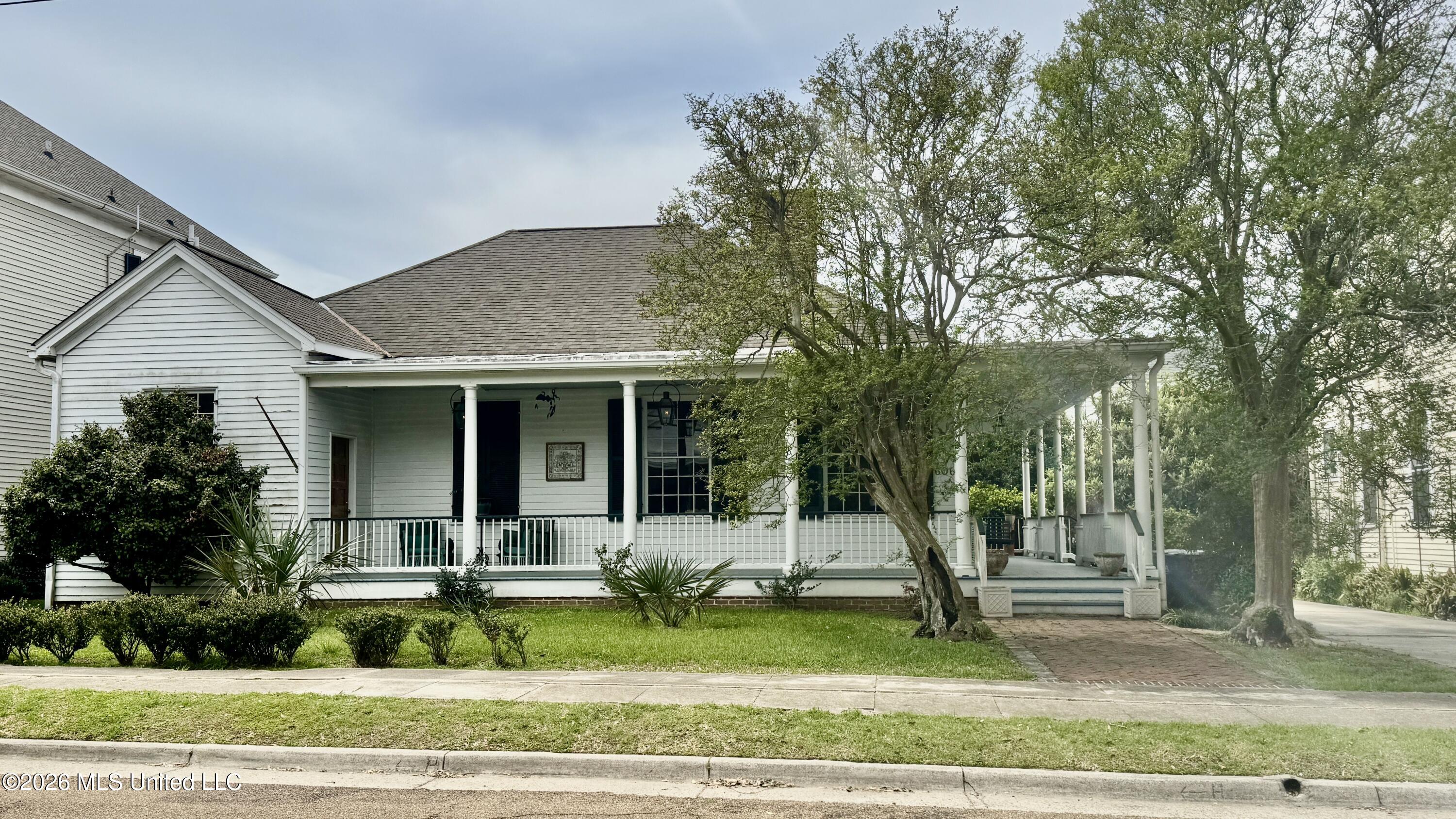 606 State Street Property Photo 2