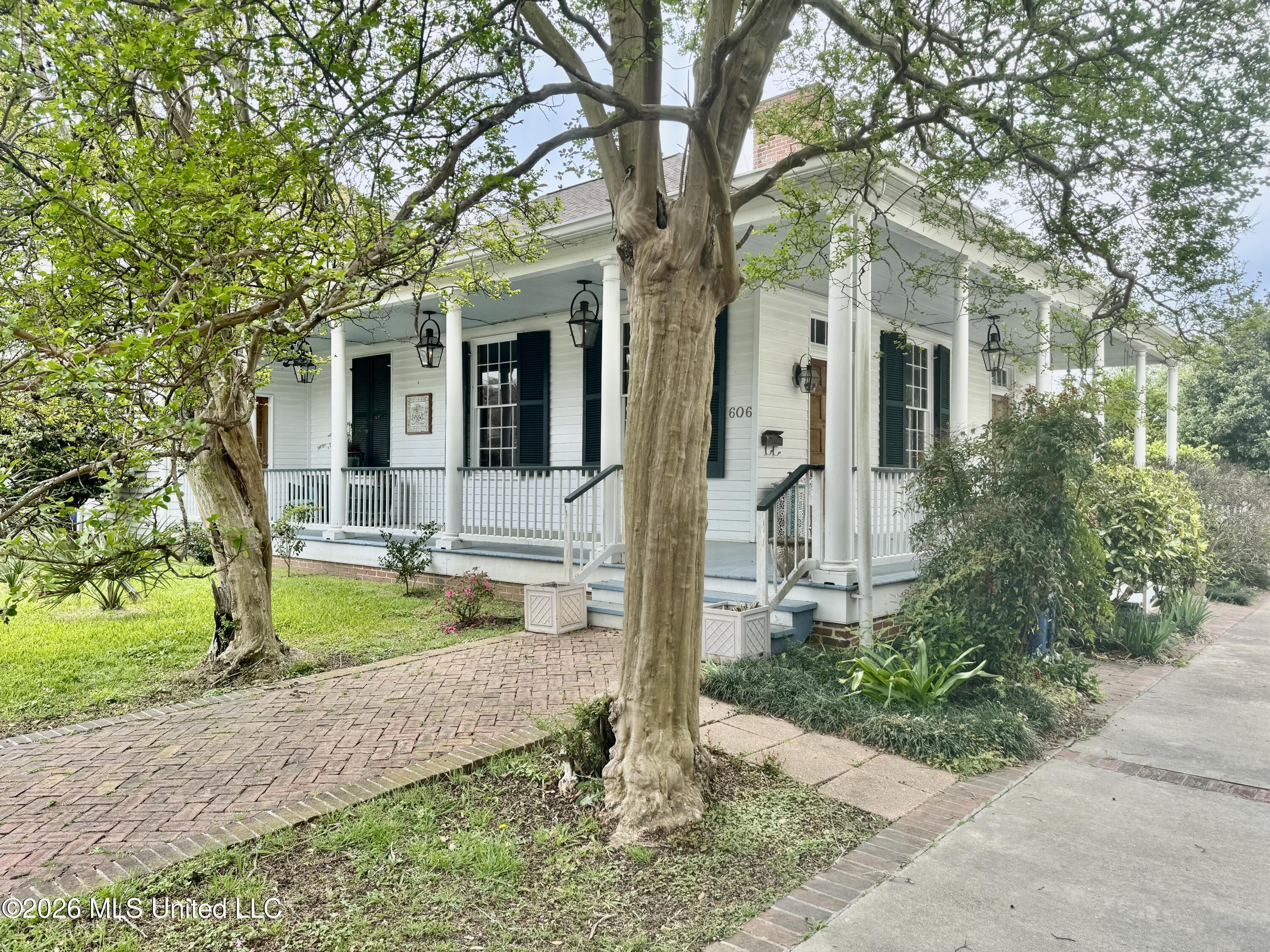 606 State Street Property Photo 3