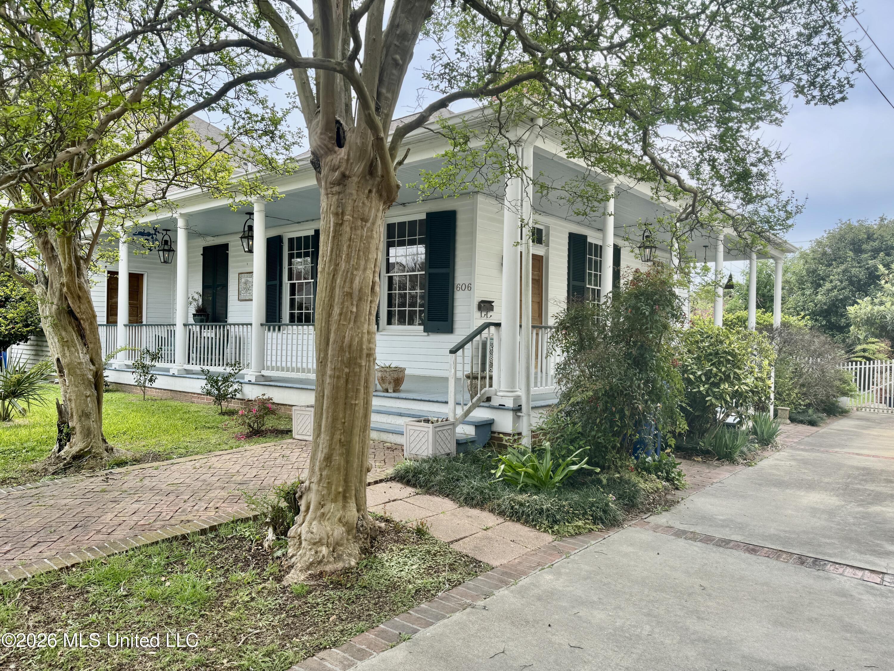 606 State Street Property Photo 4