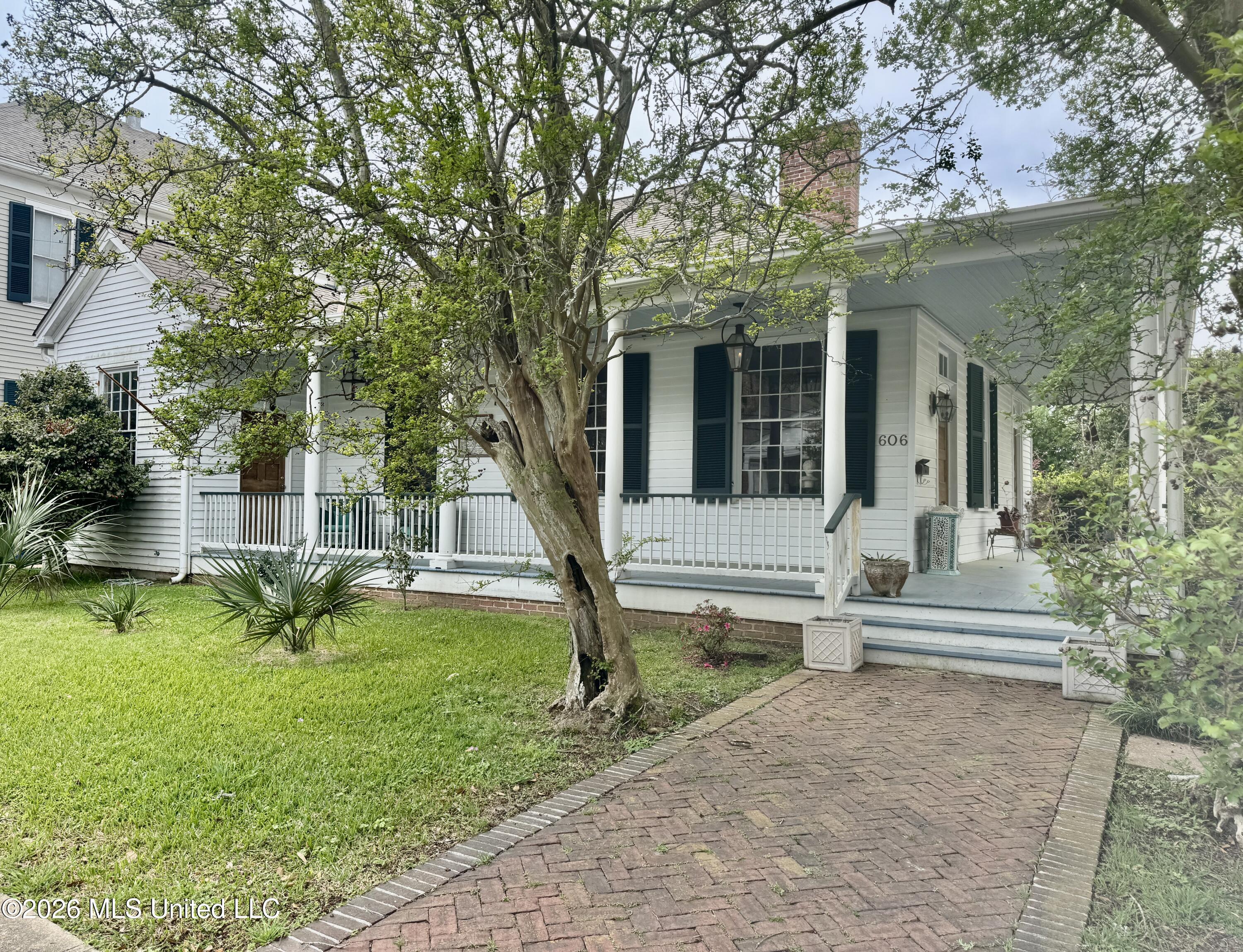 606 State Street Property Photo 5