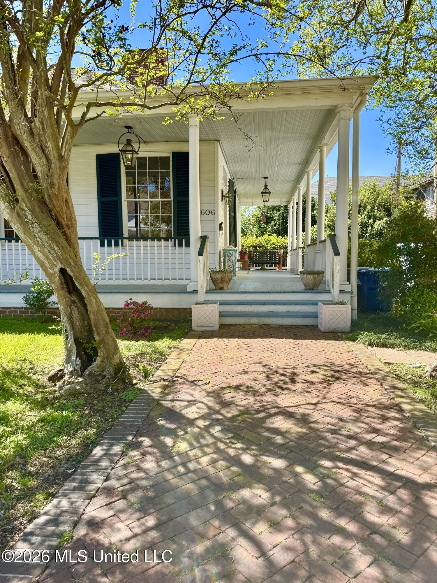 606 State Street Property Photo 9