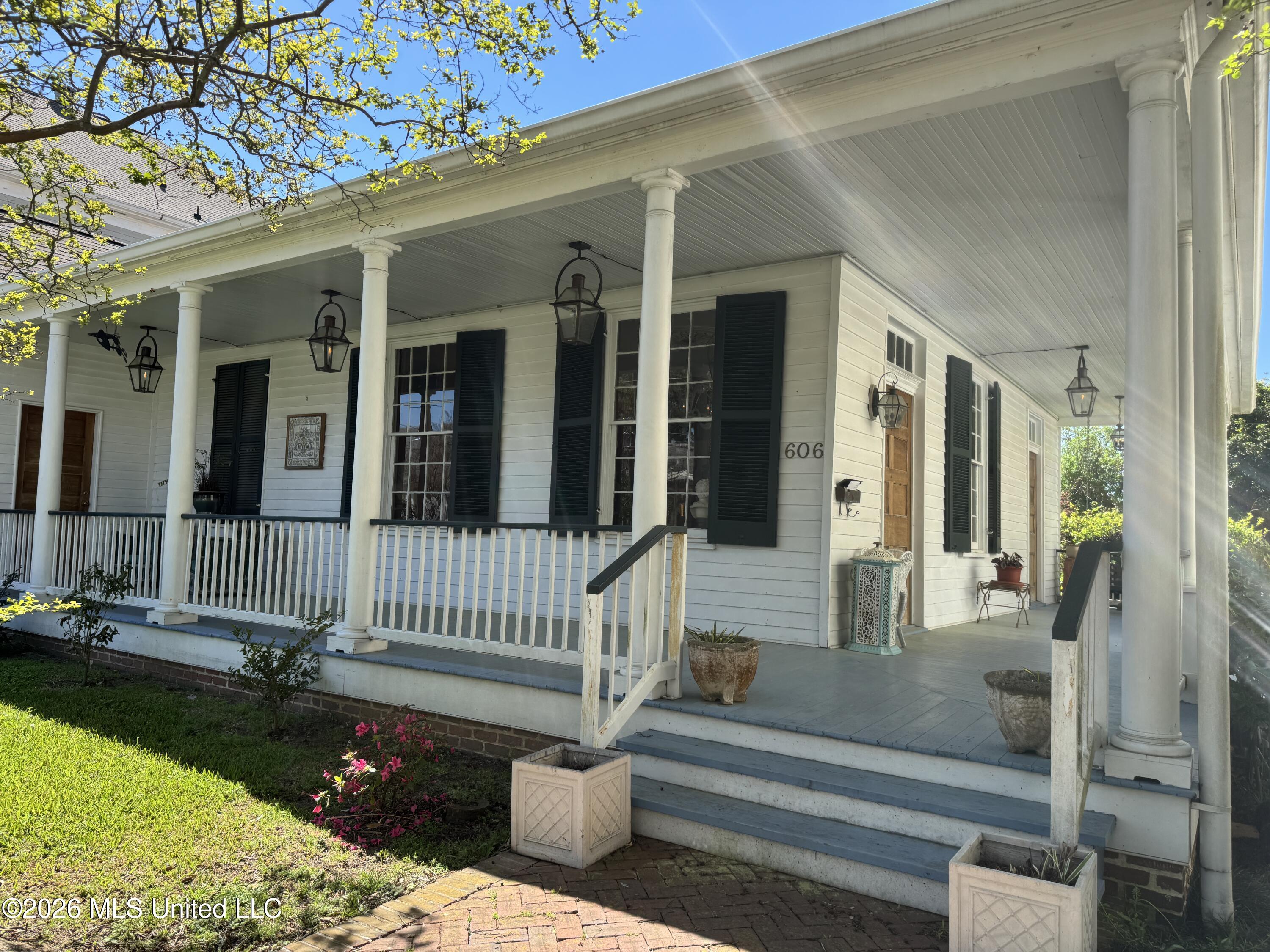606 State Street Property Photo 13