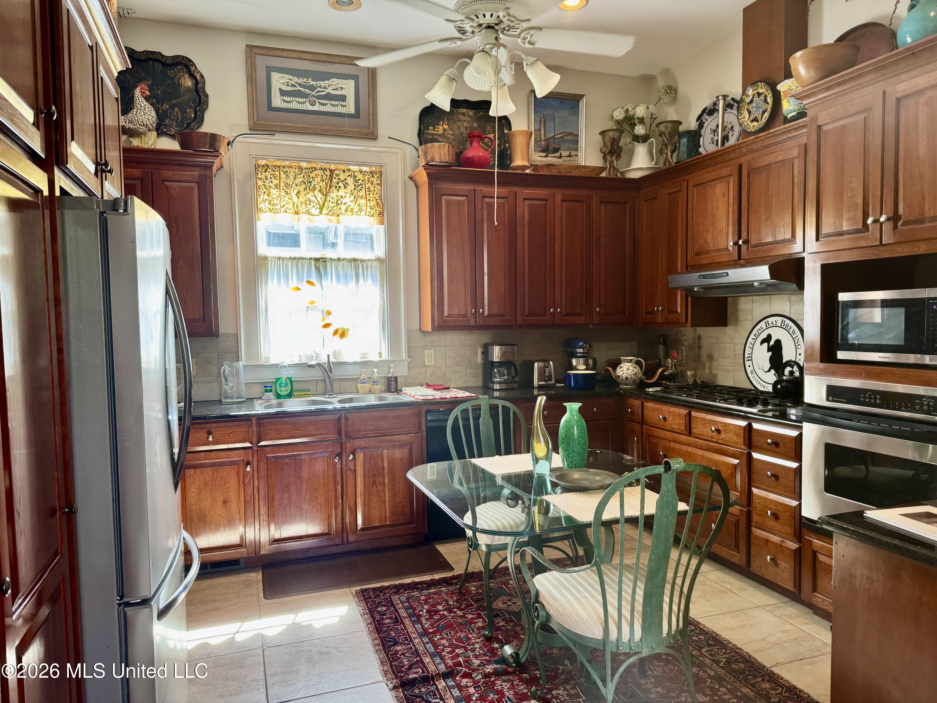 606 State Street Property Photo 23