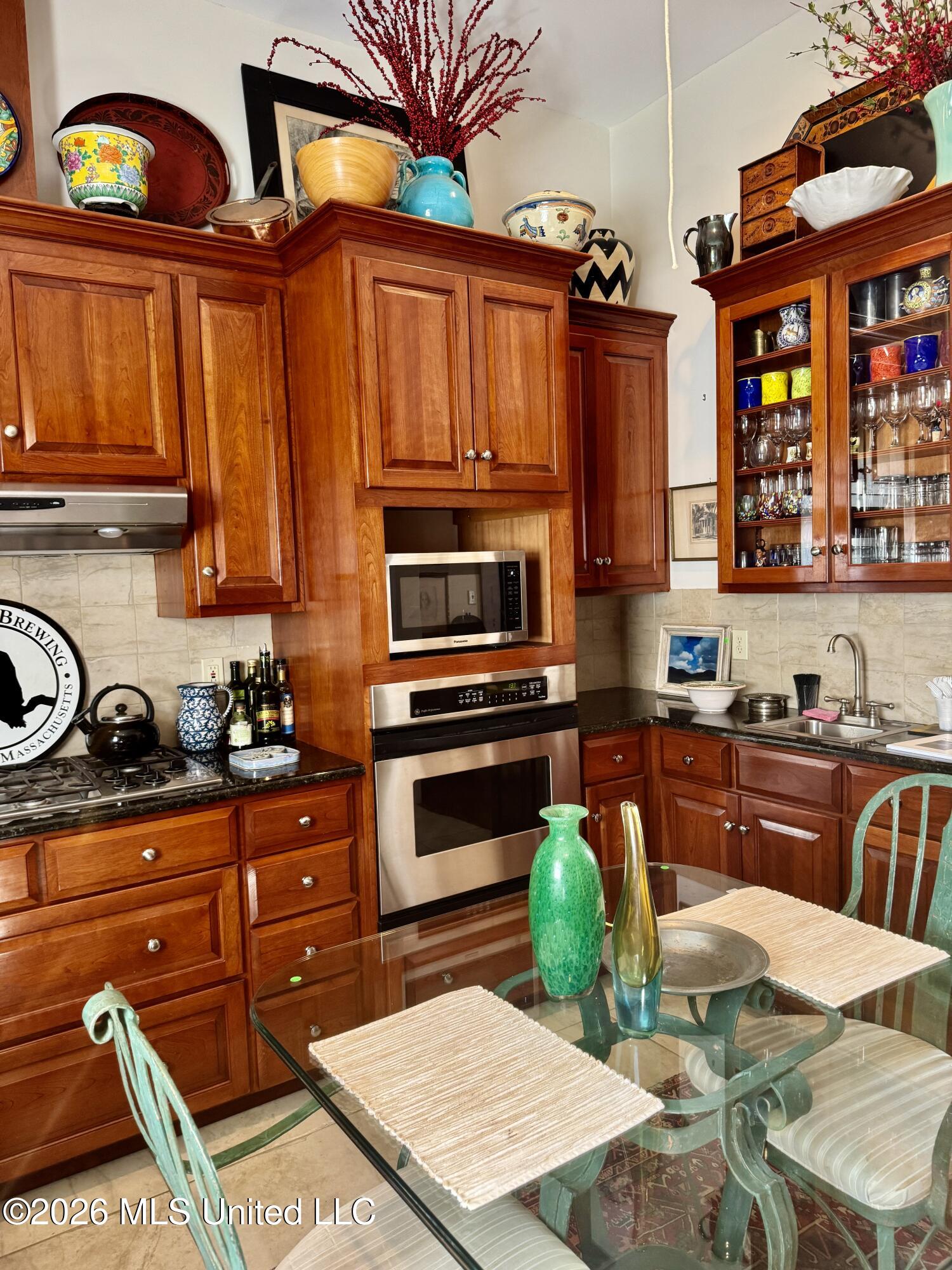 606 State Street Property Photo 24
