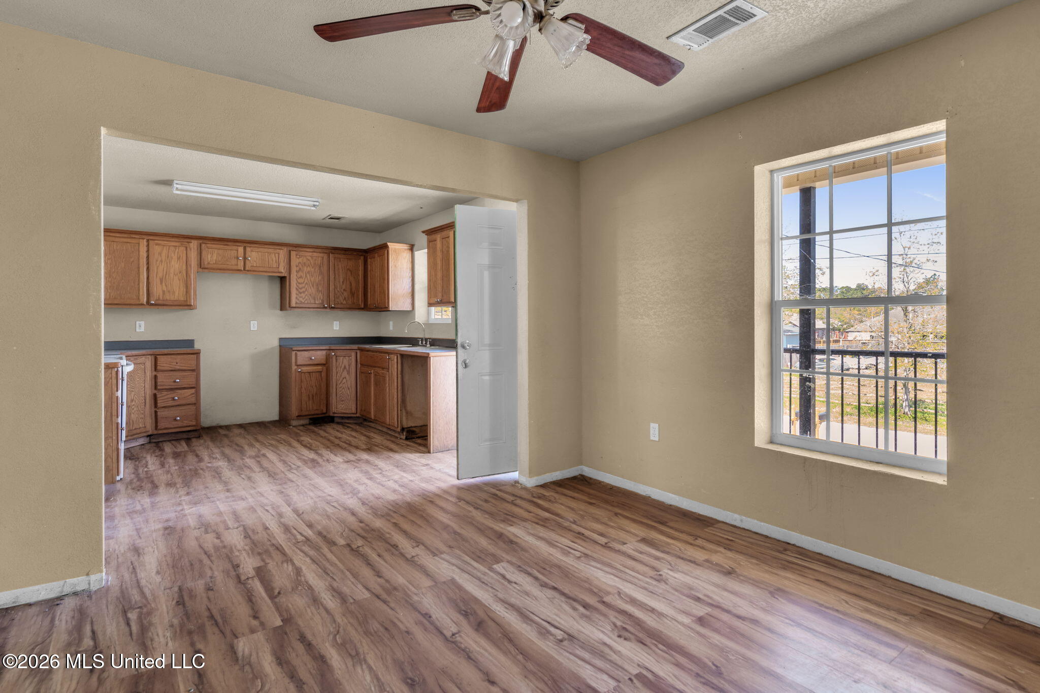 14921 Masterson Avenue Property Photo 2